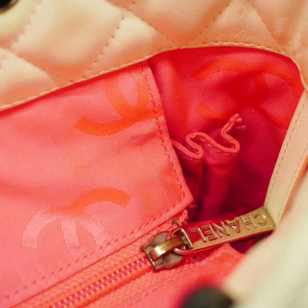 Chanel White Leather Tote Bag (Pre-Owned)