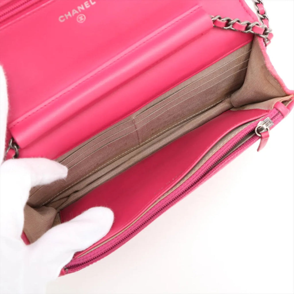 Chanel Pink Shoulder Bag (Pre-Owned)