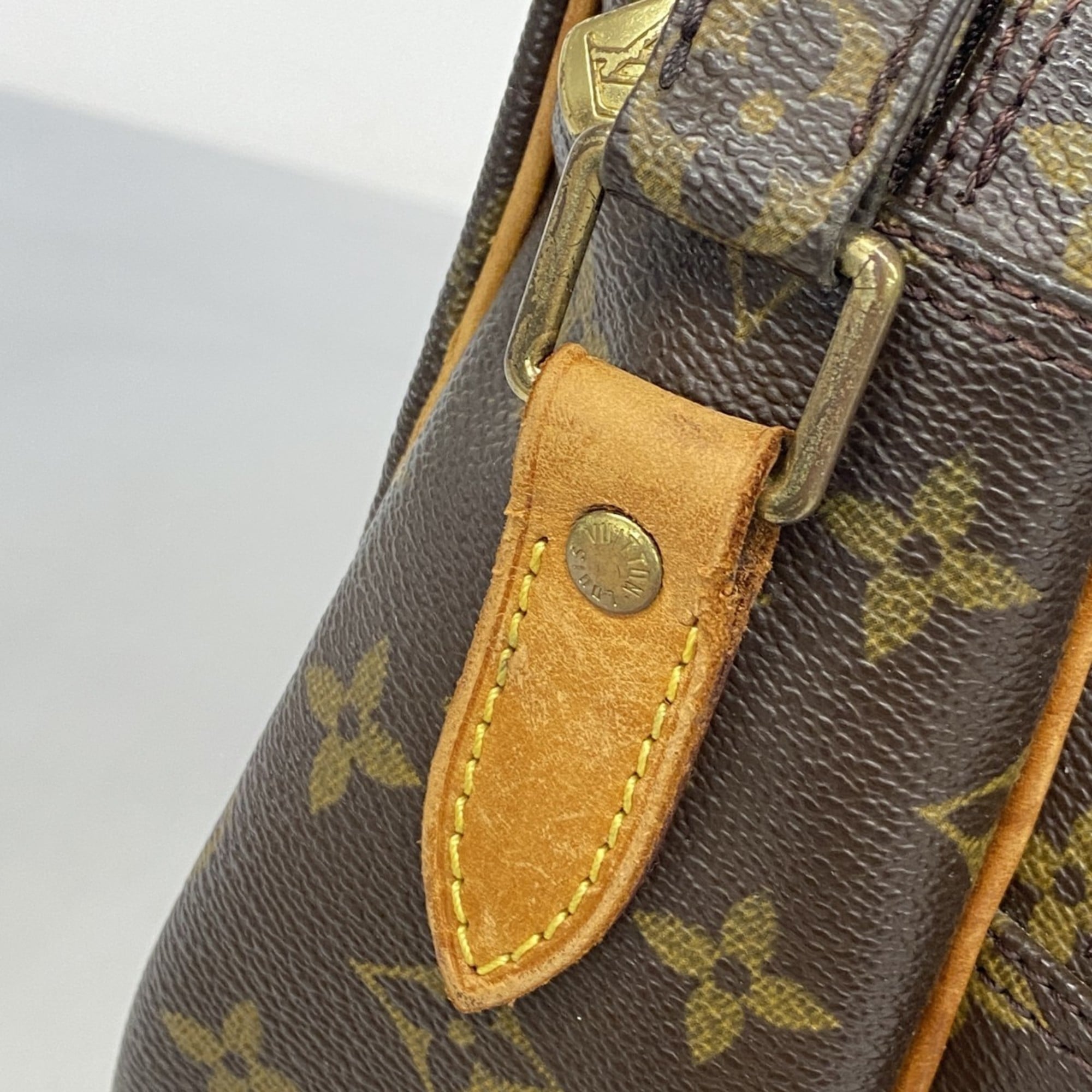 Louis Vuitton Brown Shoulder Bag (Pre-Owned)