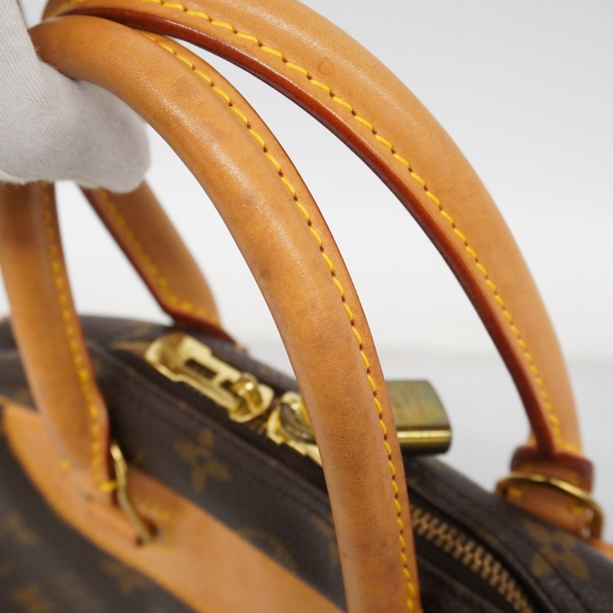 Louis Vuitton Brown Handbag (Pre-Owned)