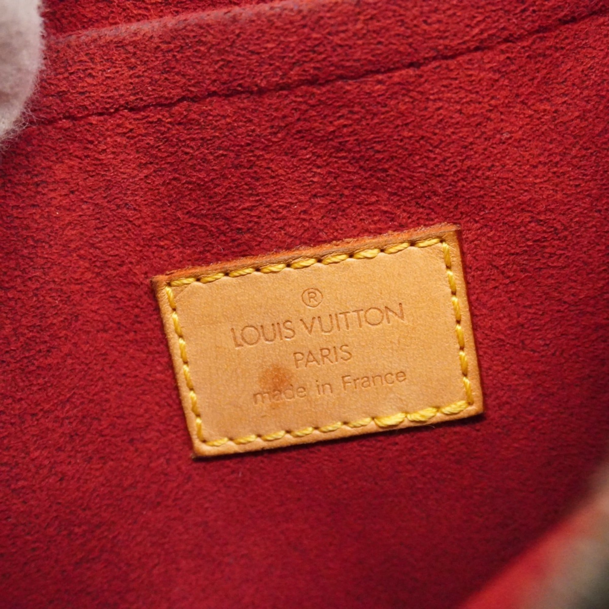 Louis Vuitton Brown Shoulder Bag (Pre-Owned)