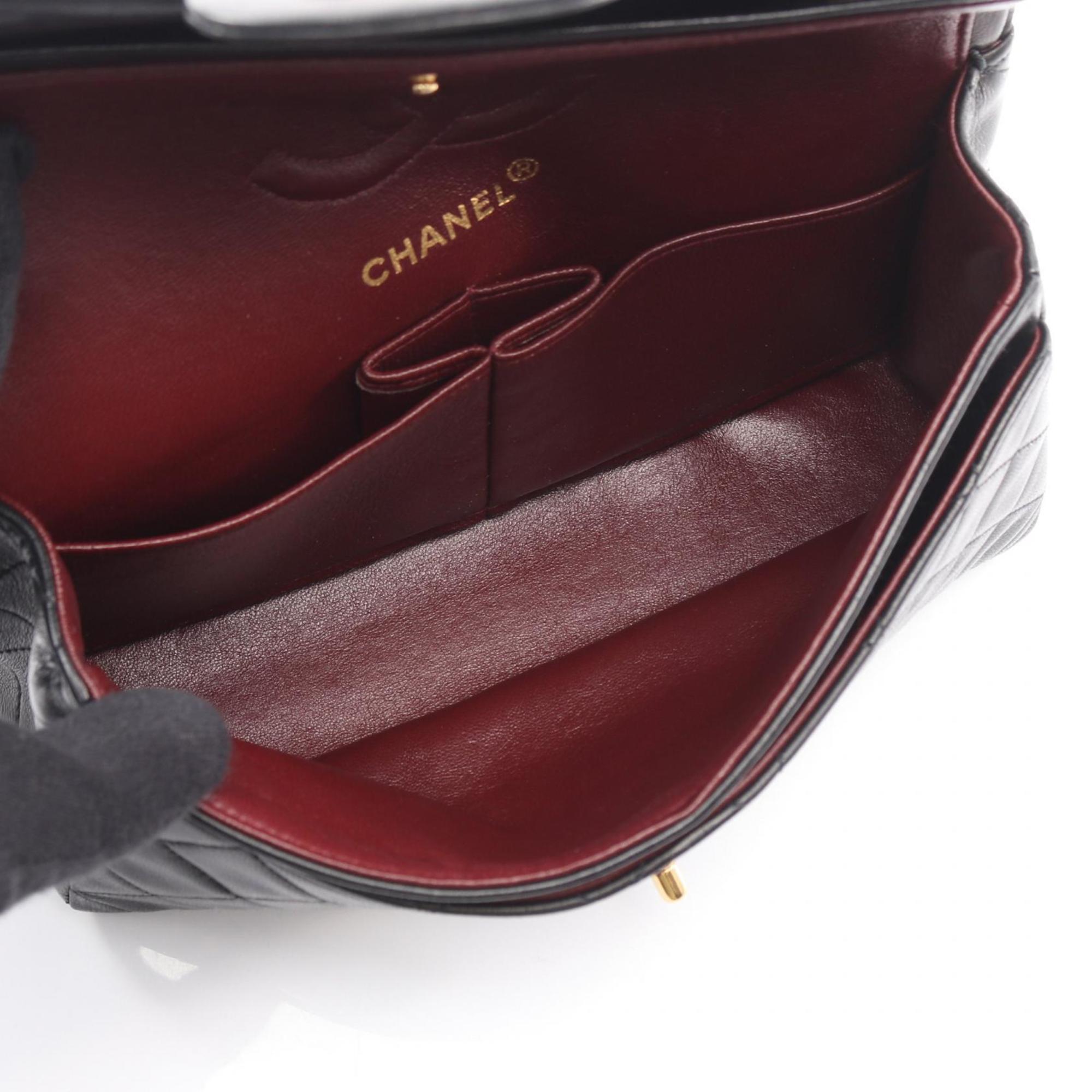 Chanel Black Leather Shoulder Bag (Pre-Owned)
