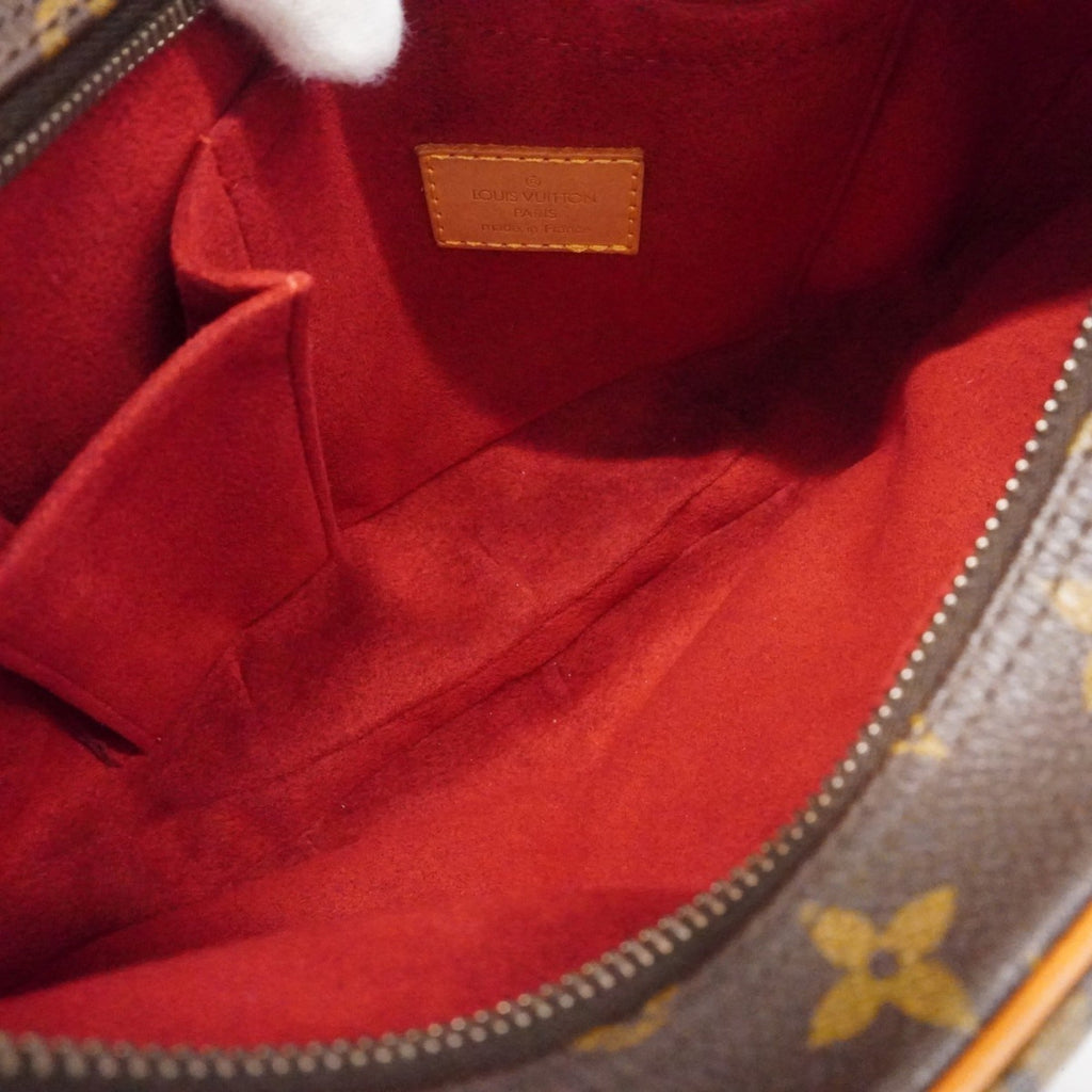Louis Vuitton Brown Shoulder Bag (Pre-Owned)