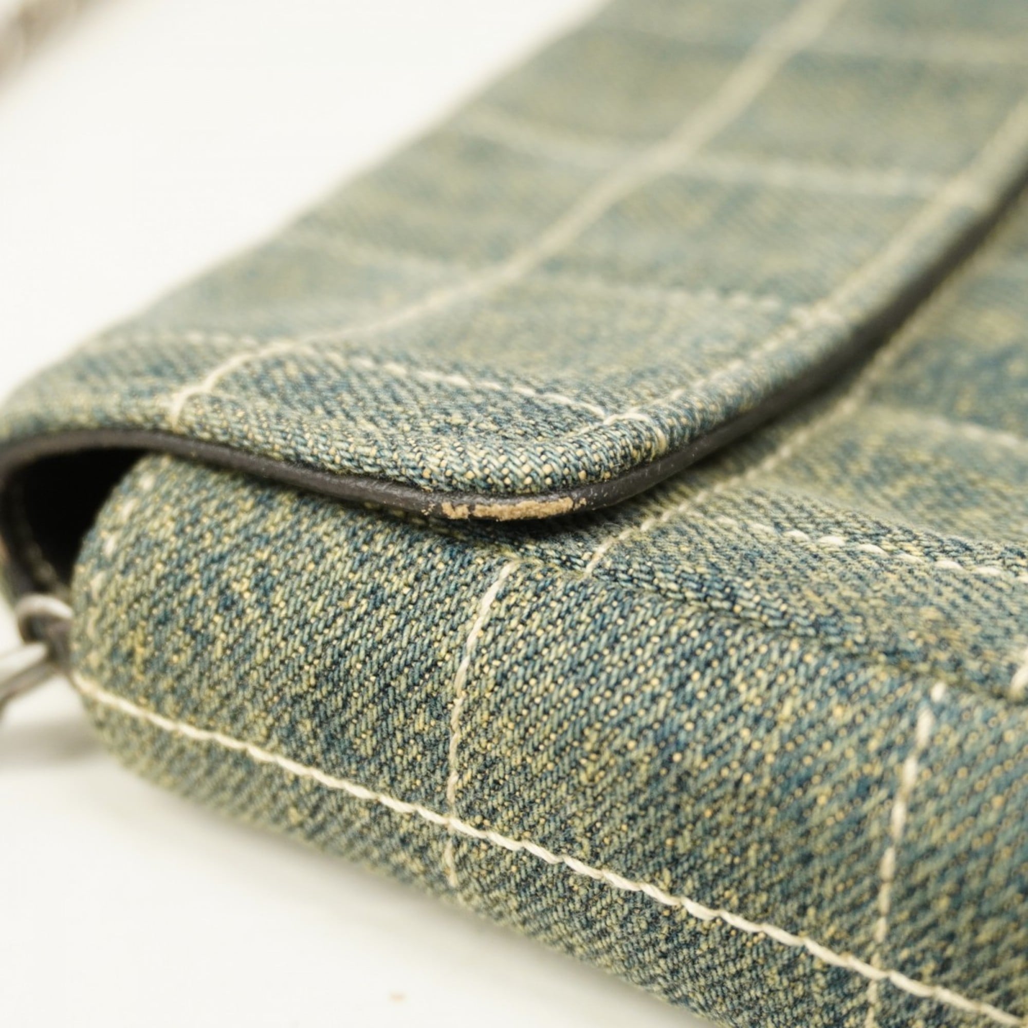 Chanel Blue Denim Shoulder Bag (Pre-Owned)
