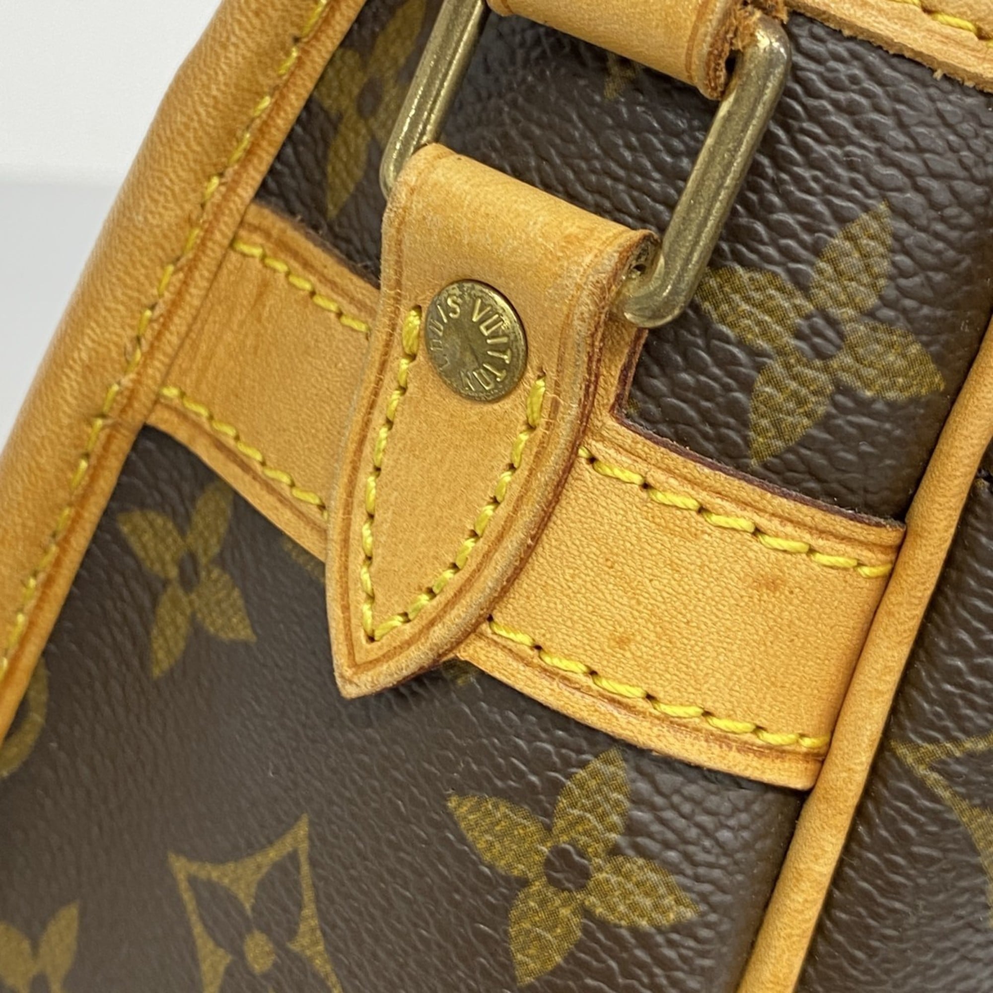 Louis Vuitton Brown Shoulder Bag (Pre-Owned)