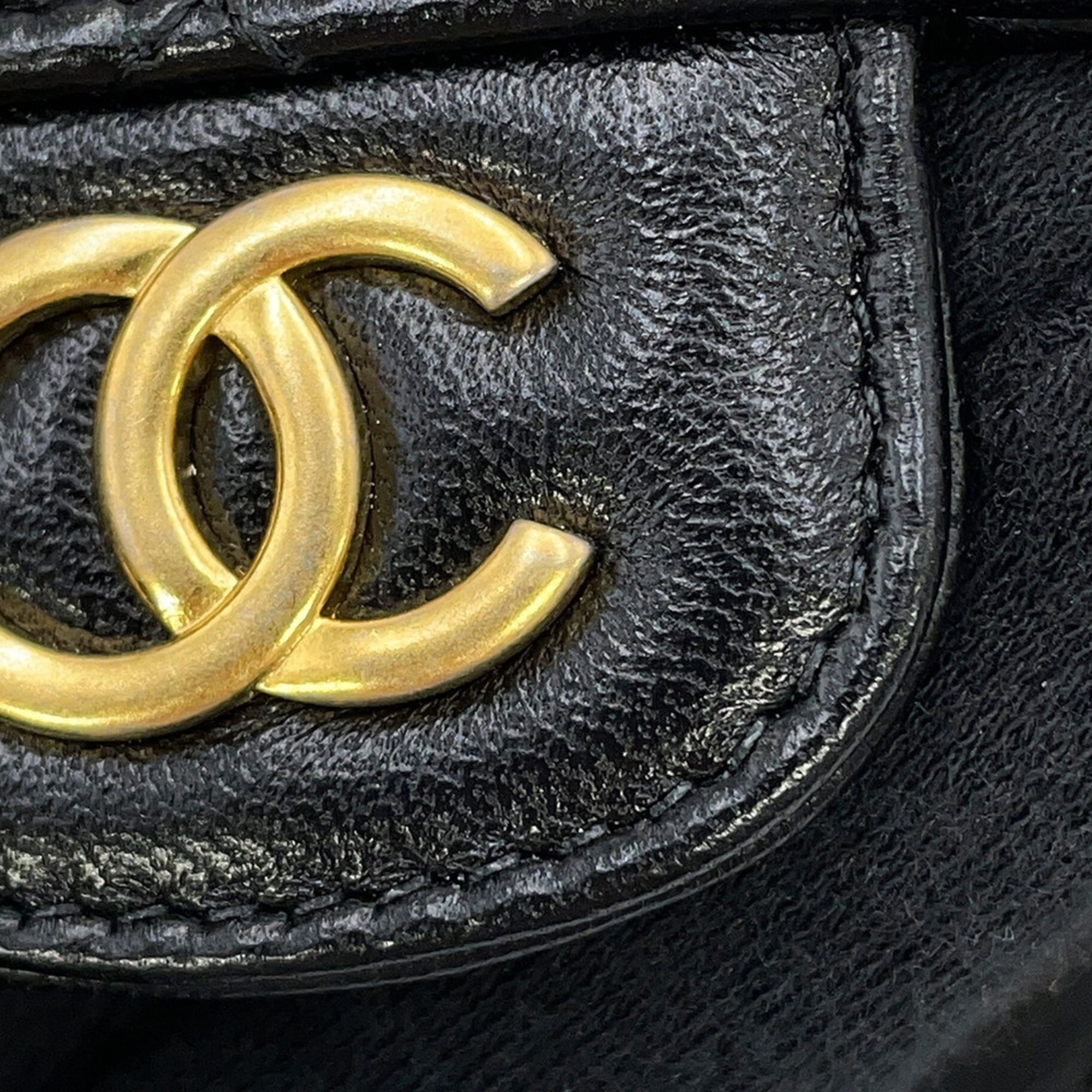 Chanel Matelasse Black Leather Chain/Shoulder Wallet (Pre-Owned)