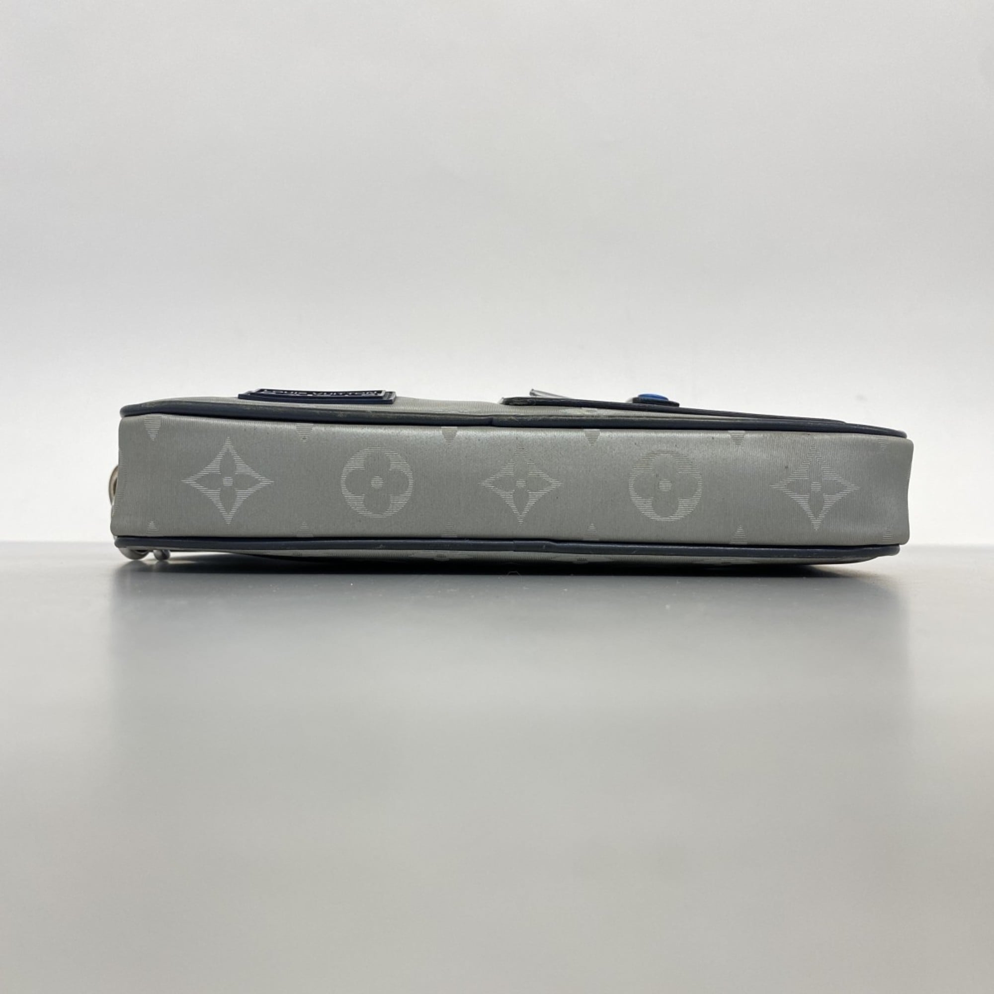 Louis Vuitton Gray Clutch Bag (Pre-Owned)