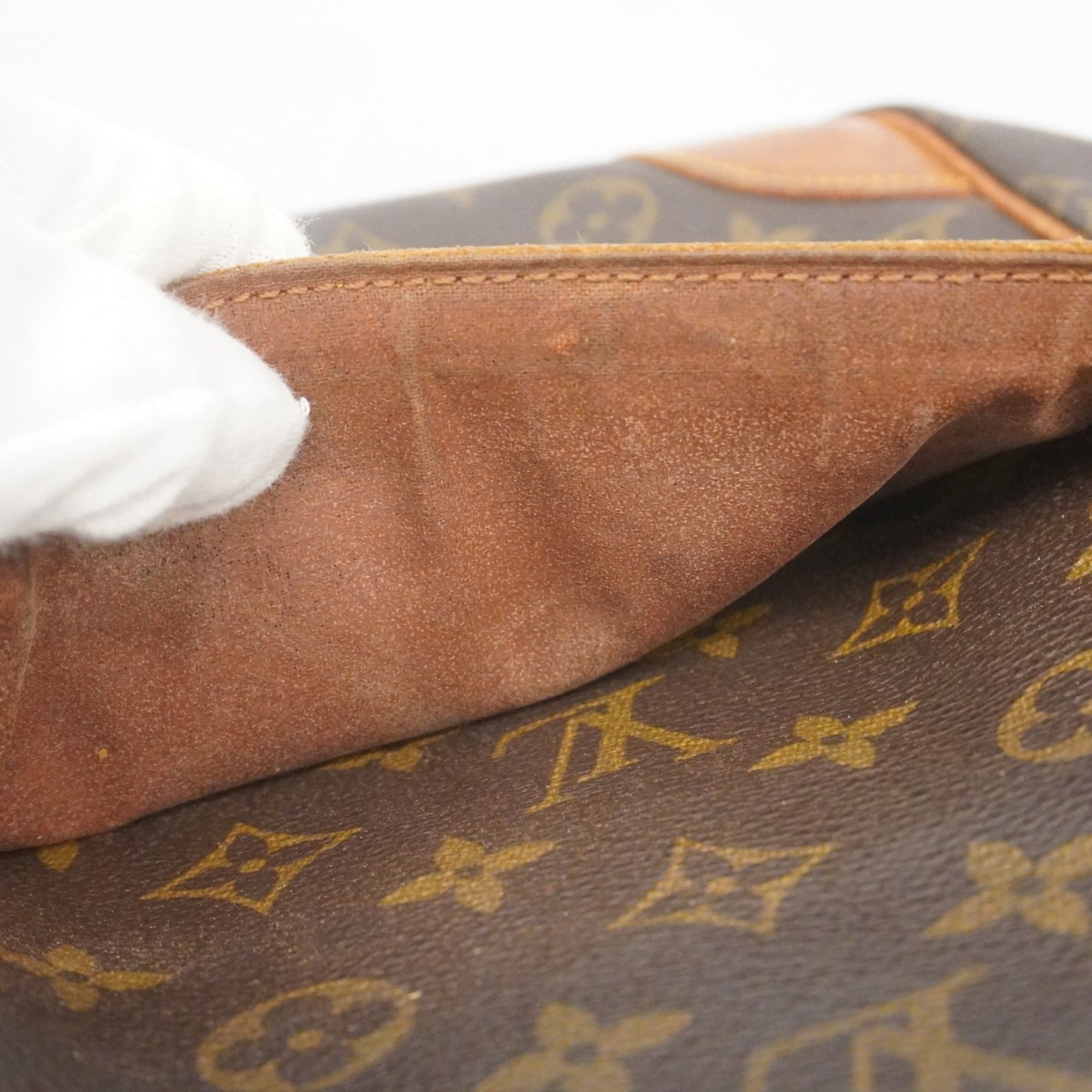 Louis Vuitton Brown Shoulder Bag (Pre-Owned)