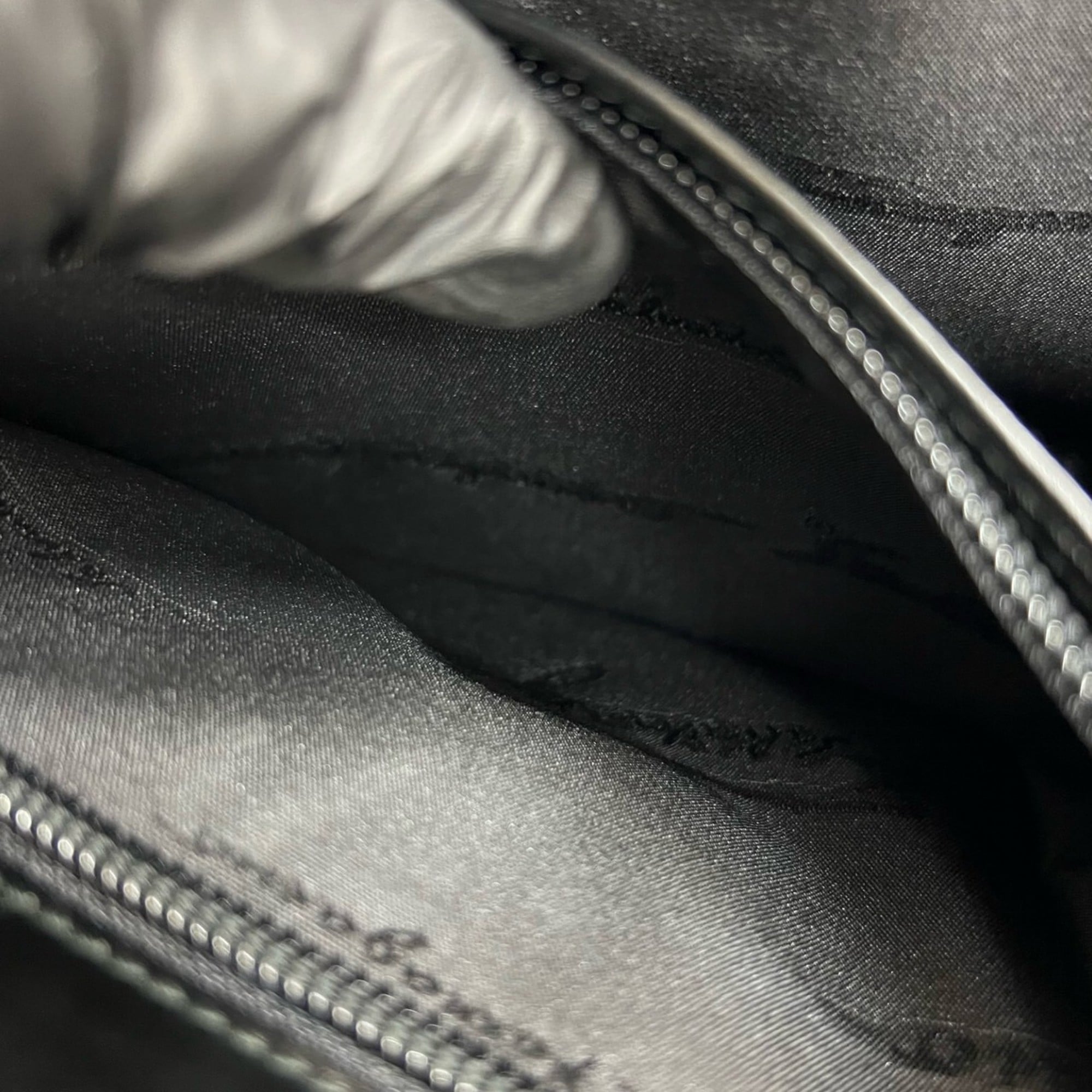 Salvatore Ferragamo Black Leather Handbag Shoulder Bag (Pre-Owned)