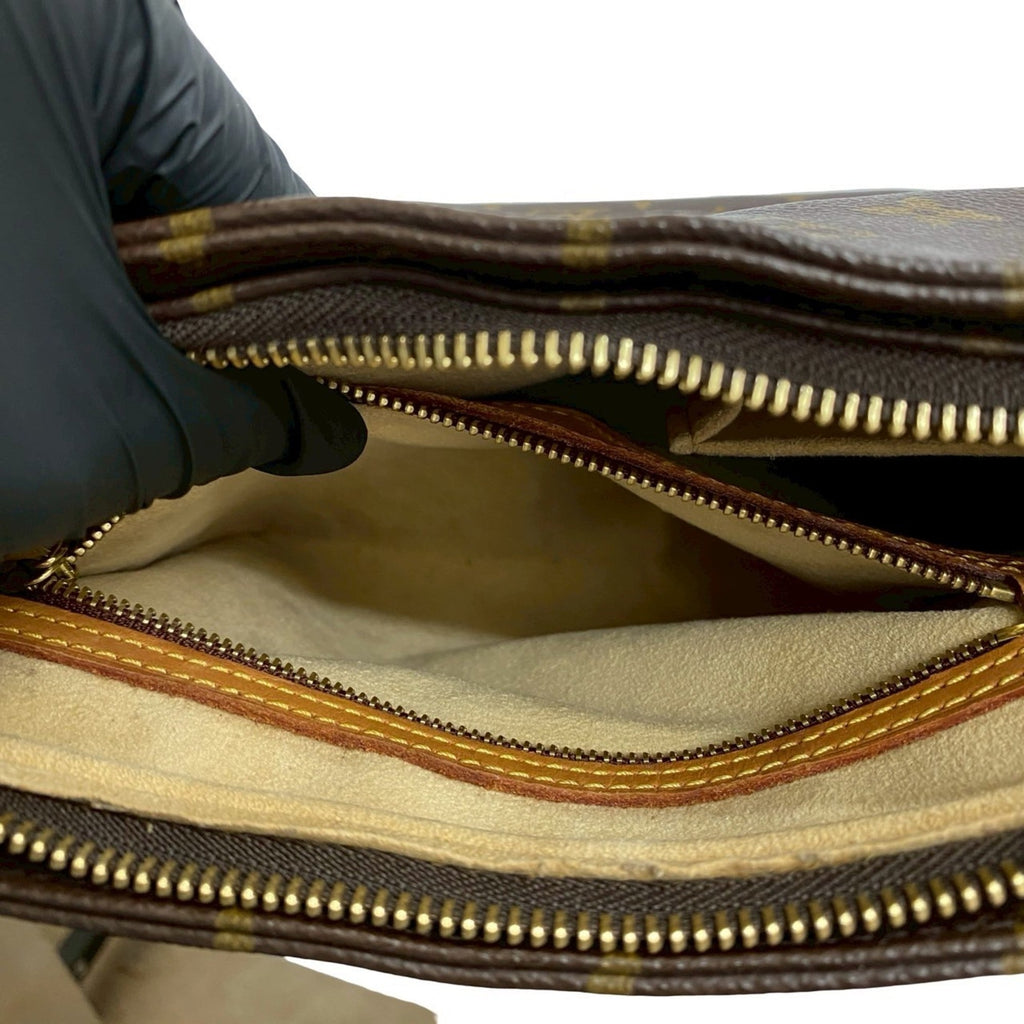 Louis Vuitton Brown Leather Shoulder Bag (Pre-Owned)