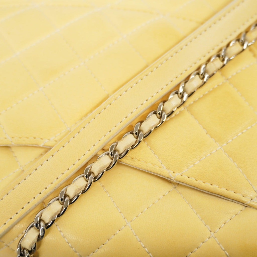 Chanel Ivory Leather Shoulder Bag (Pre-Owned)