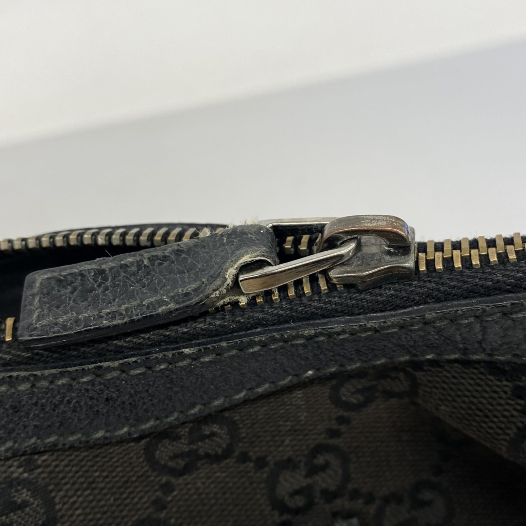 Gucci Black Canvas Shoulder Bag (Pre-Owned)