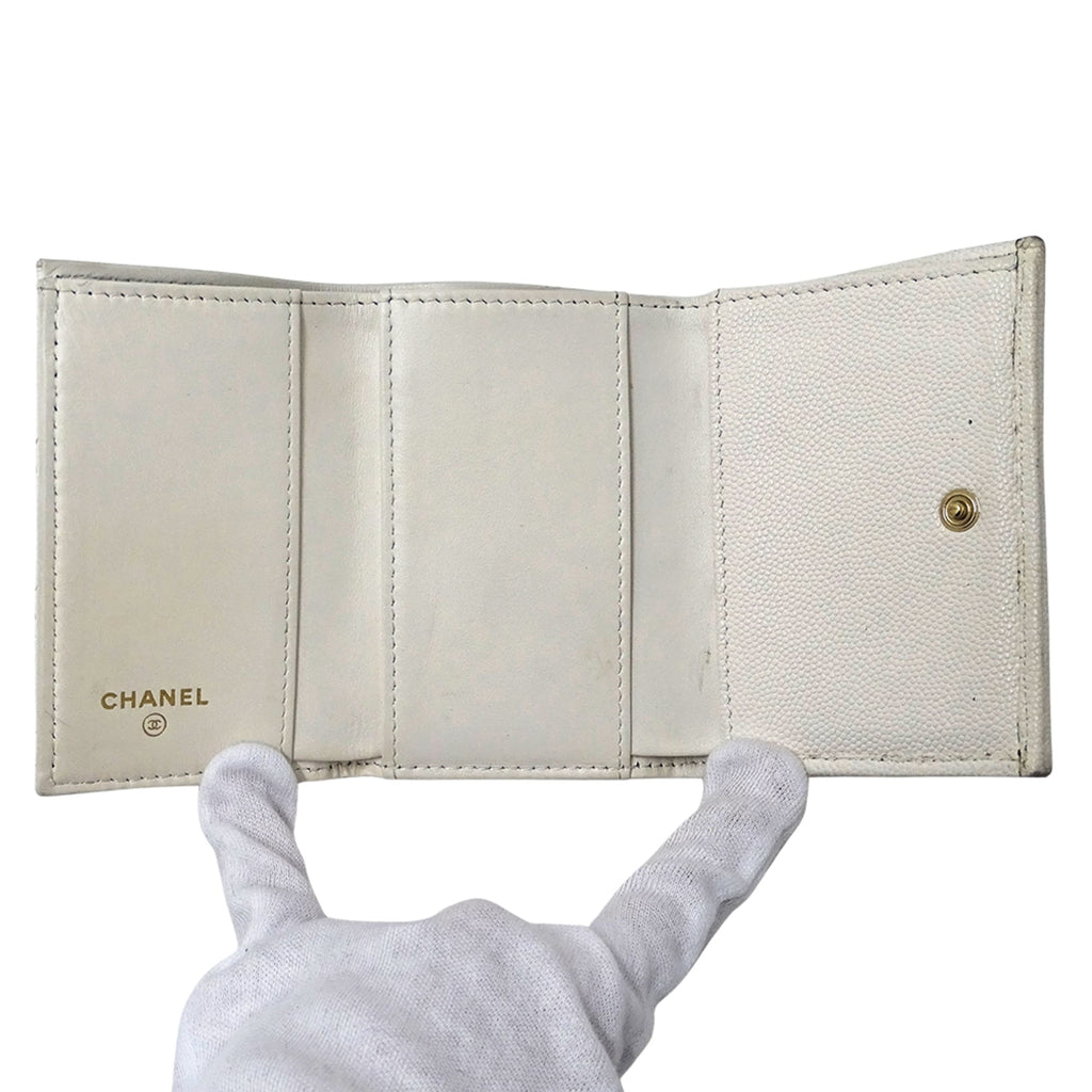 Chanel White Grained Calfskin Wallet (Tri-Fold) (Pre-Owned)