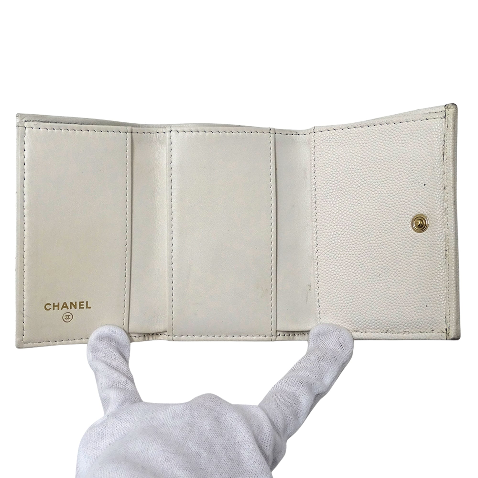 Chanel White Grained Calfskin Wallet (Tri-Fold) (Pre-Owned)