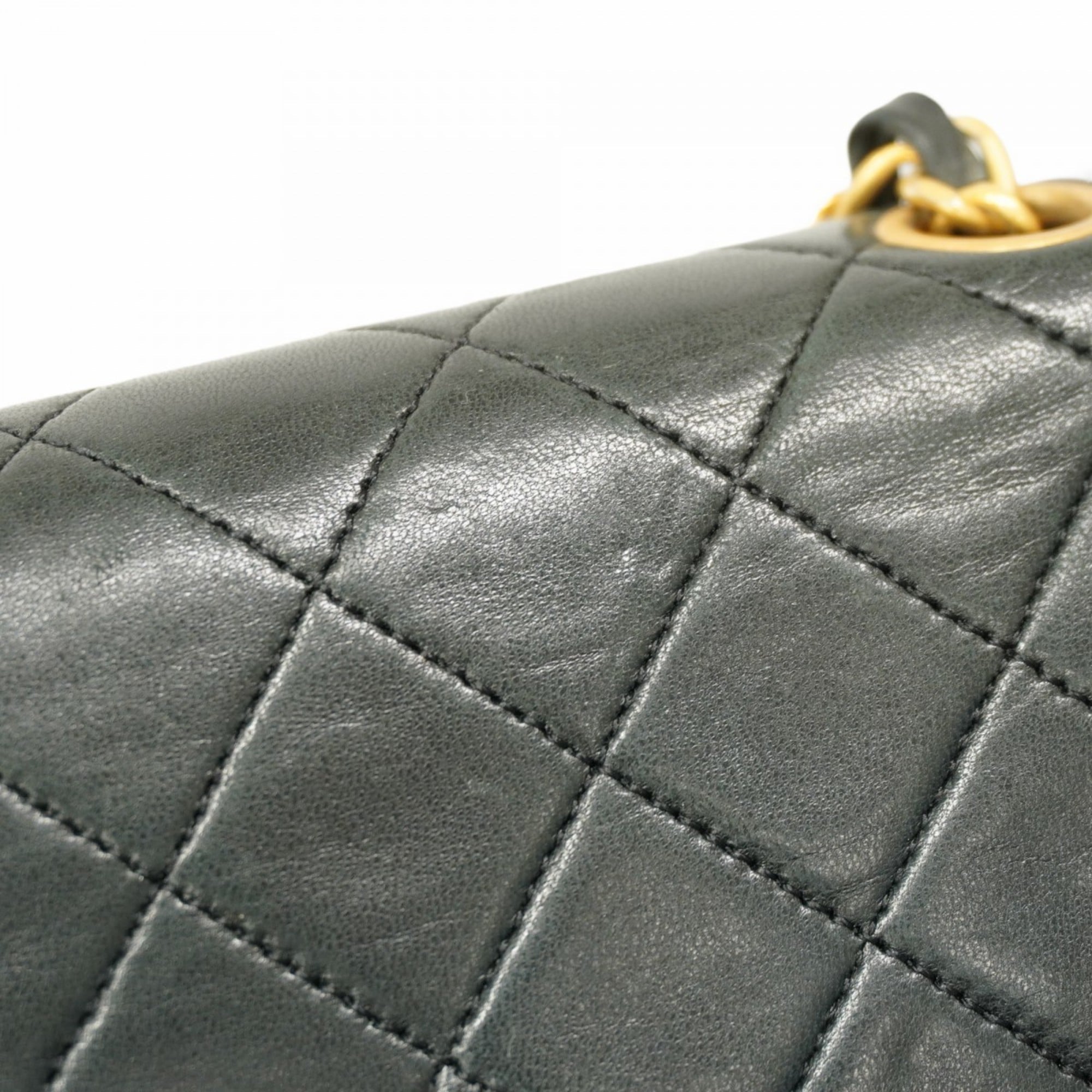 Chanel Black Leather Shoulder Bag (Pre-Owned)