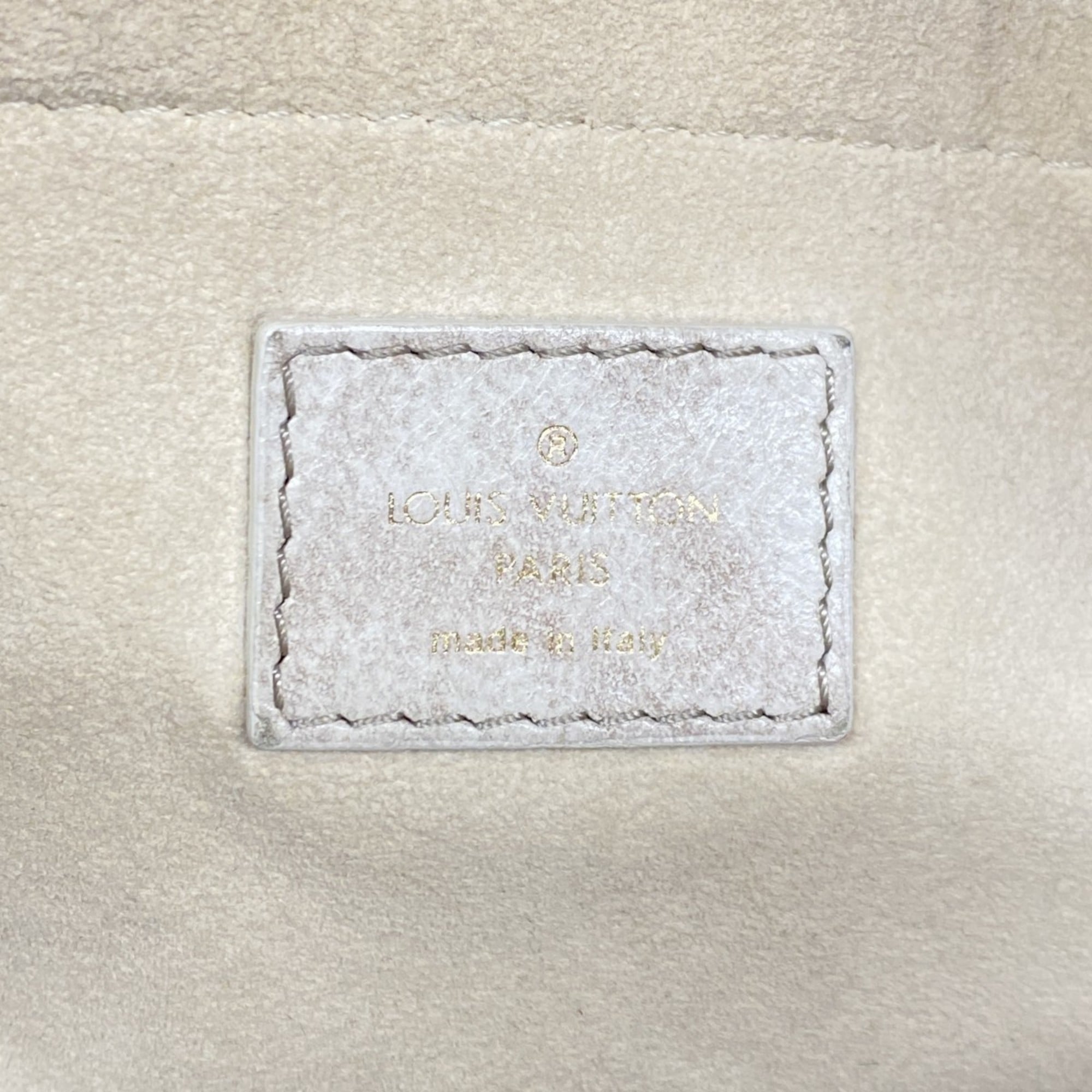 Louis Vuitton Beige Shoulder Bag (Pre-Owned)