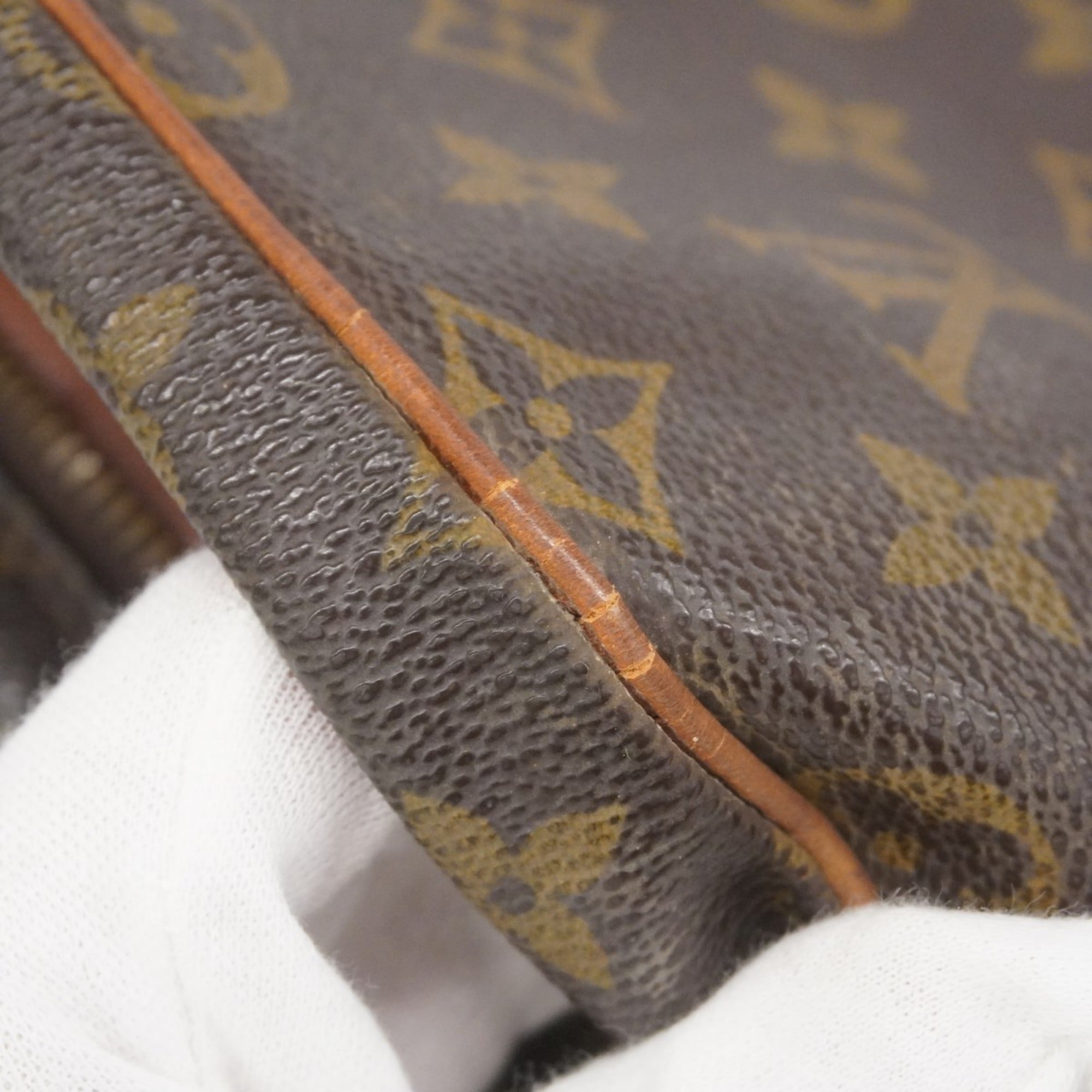 Louis Vuitton Brown Clutch Bag (Pre-Owned)