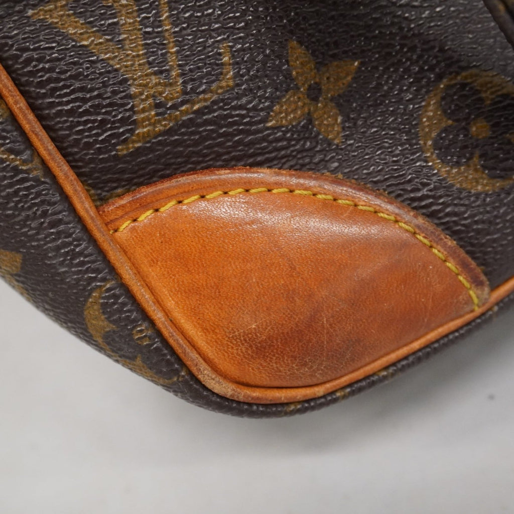 Louis Vuitton Brown Shoulder Bag (Pre-Owned)
