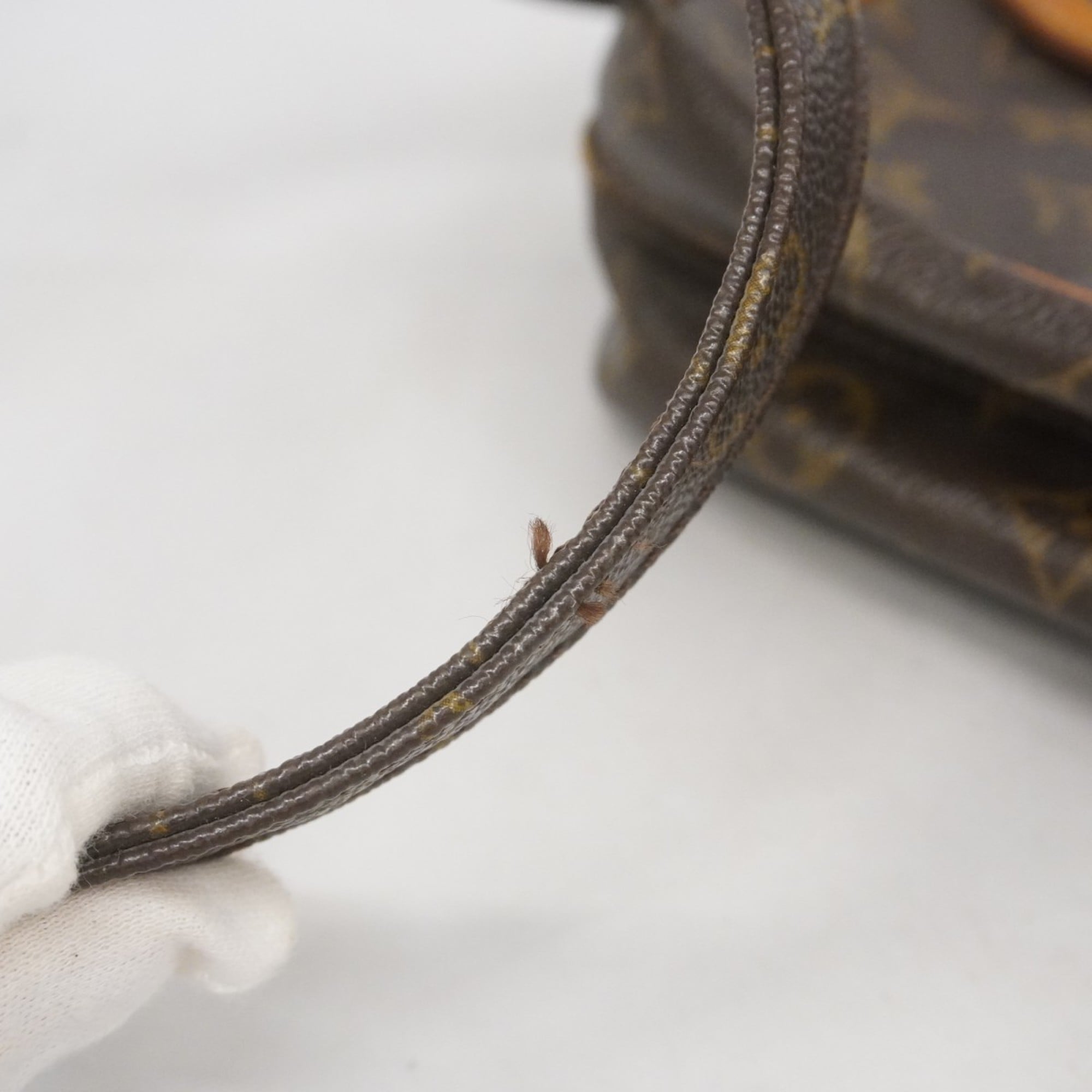Louis Vuitton Brown Shoulder Bag (Pre-Owned)
