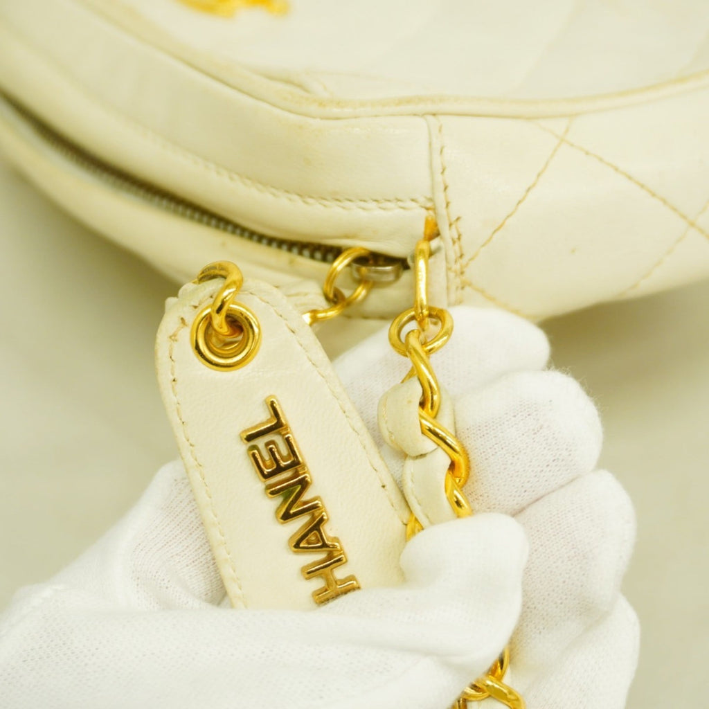 Chanel White Leather Shoulder Bag (Pre-Owned)