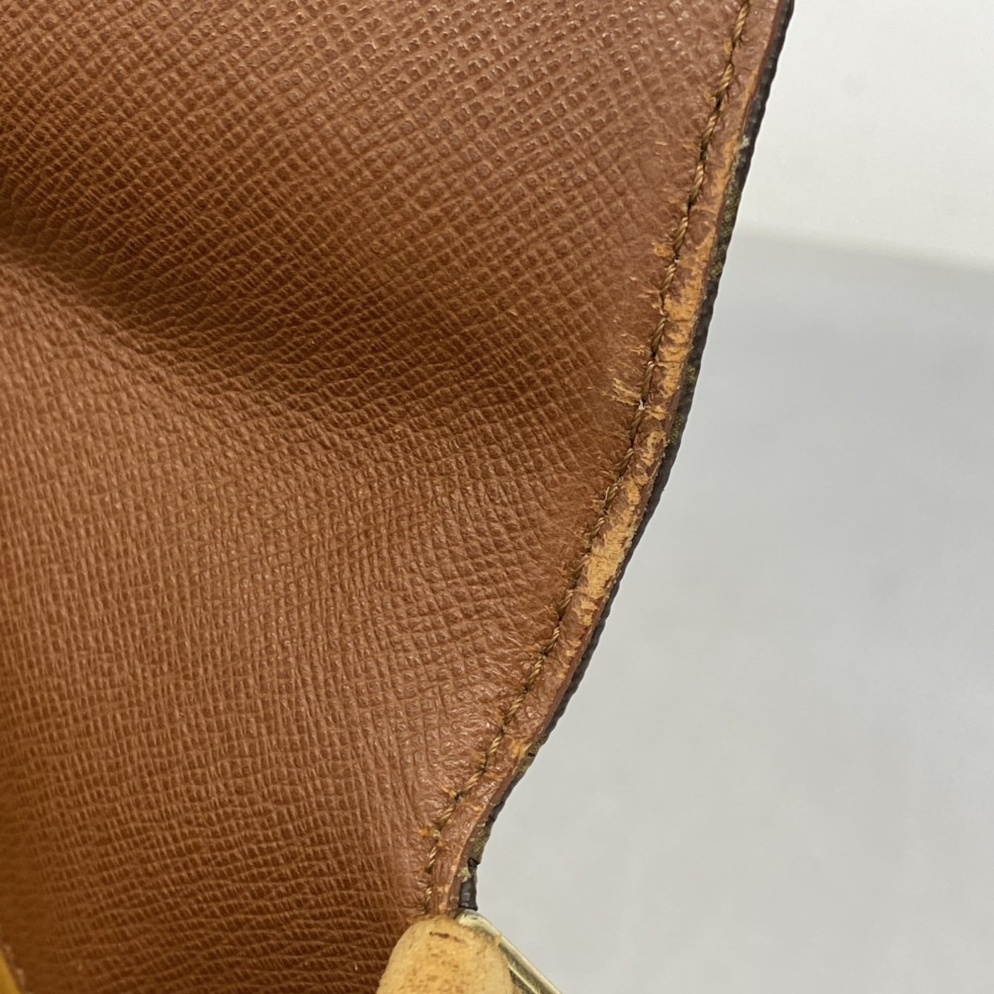 Louis Vuitton Brown Shoulder Bag (Pre-Owned)