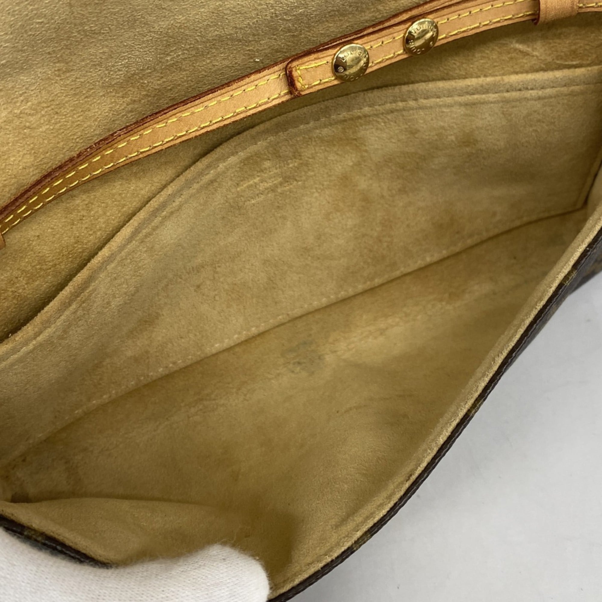 Louis Vuitton Brown Shoulder Bag (Pre-Owned)