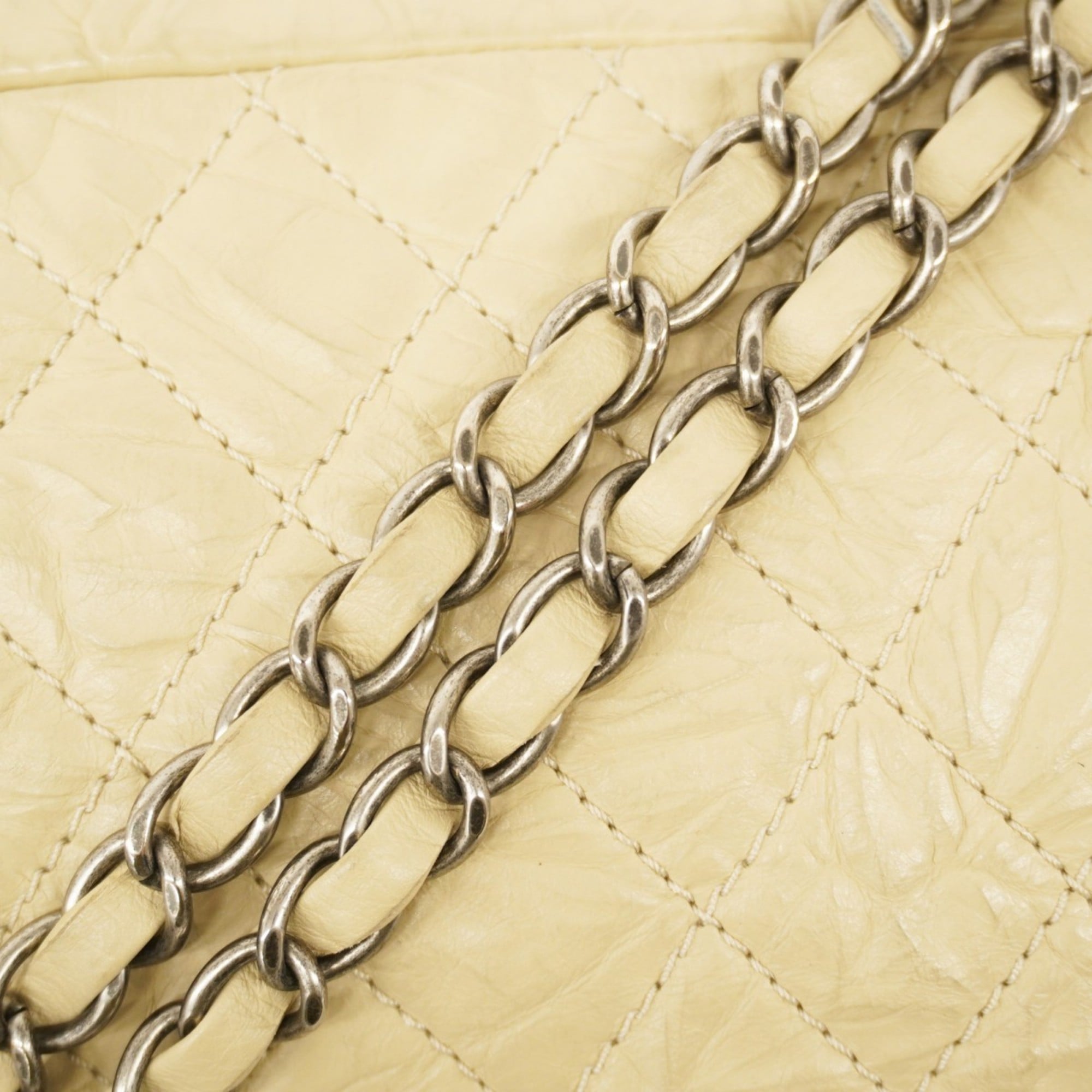 Chanel Beige Leather Shoulder Bag (Pre-Owned)