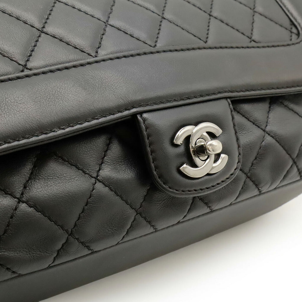 Chanel Black Leather Shoulder Bag (Pre-Owned)