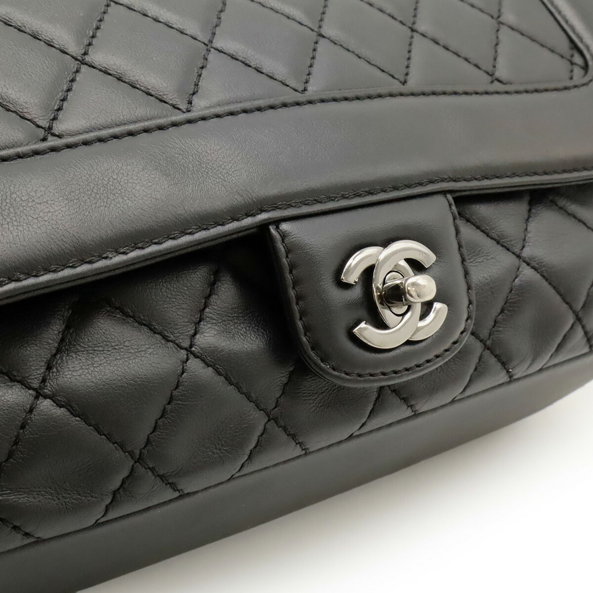Chanel Black Leather Shoulder Bag (Pre-Owned)