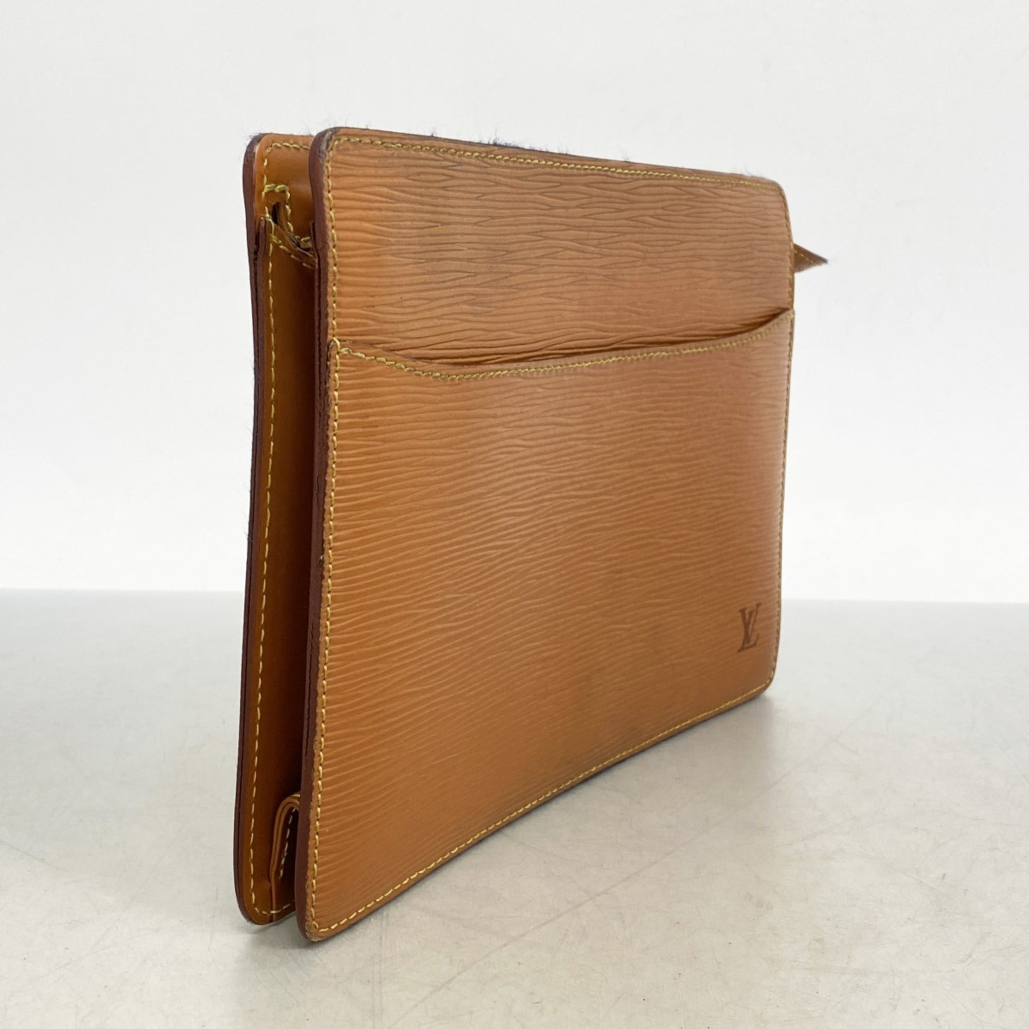 Louis Vuitton Gold Cipango Clutch Bag (Pre-Owned)