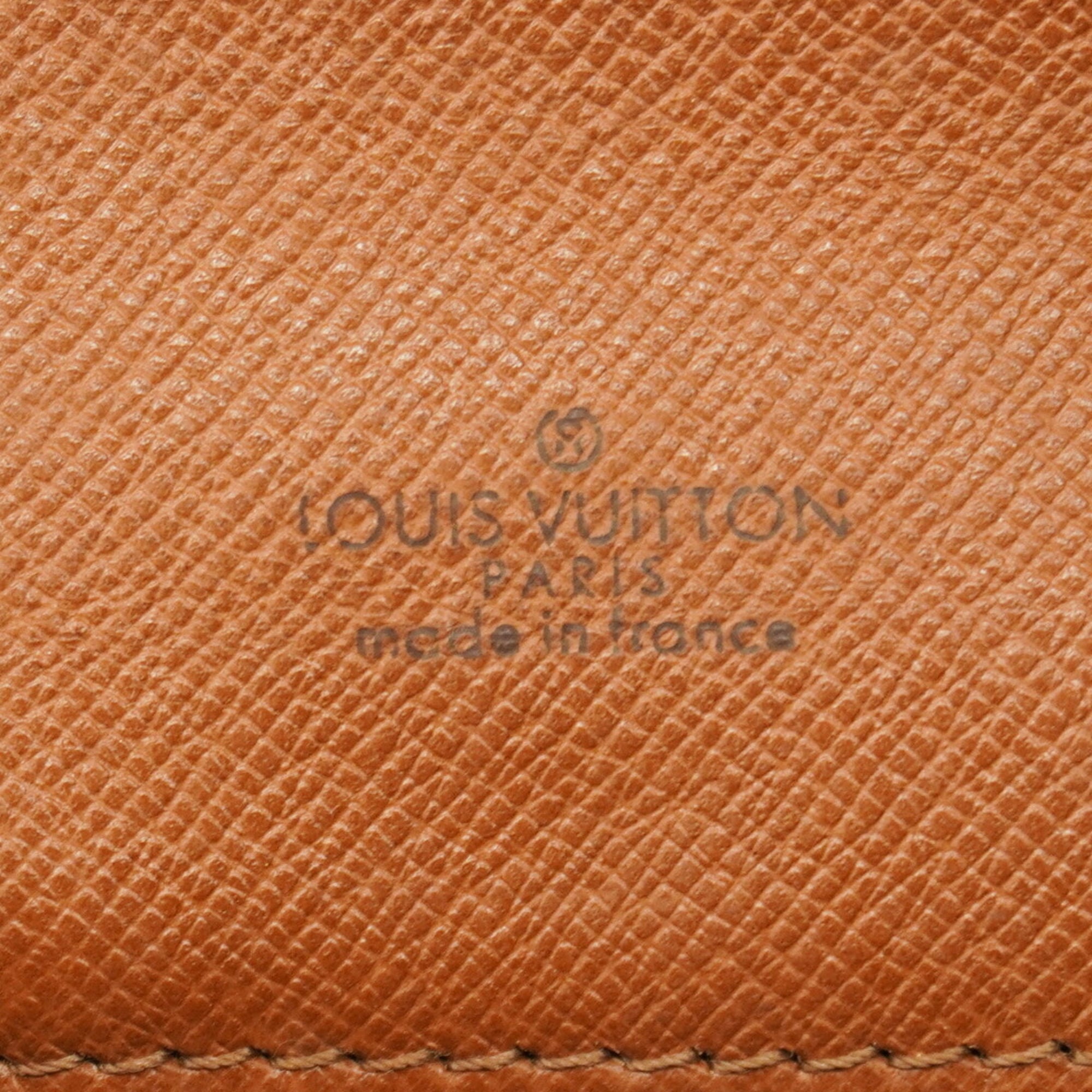 Louis Vuitton Brown Clutch Bag (Pre-Owned)