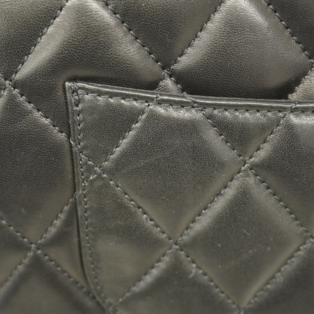 Chanel Black Leather Shoulder Bag (Pre-Owned)