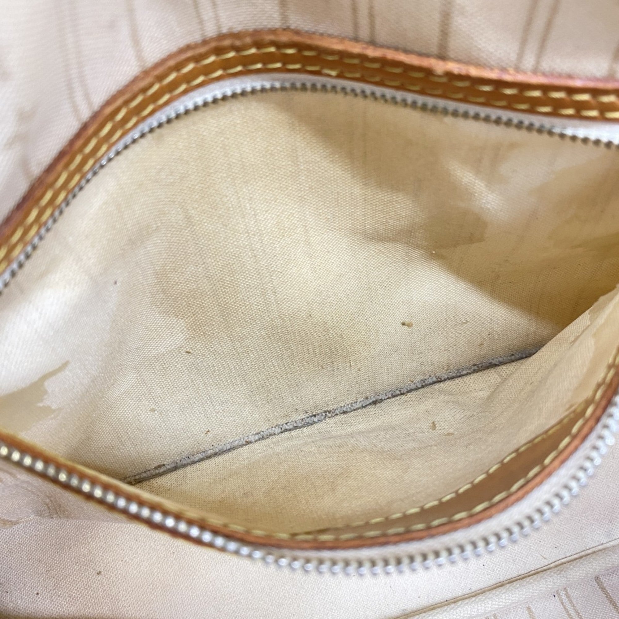 Louis Vuitton White Tote Bag (Pre-Owned)