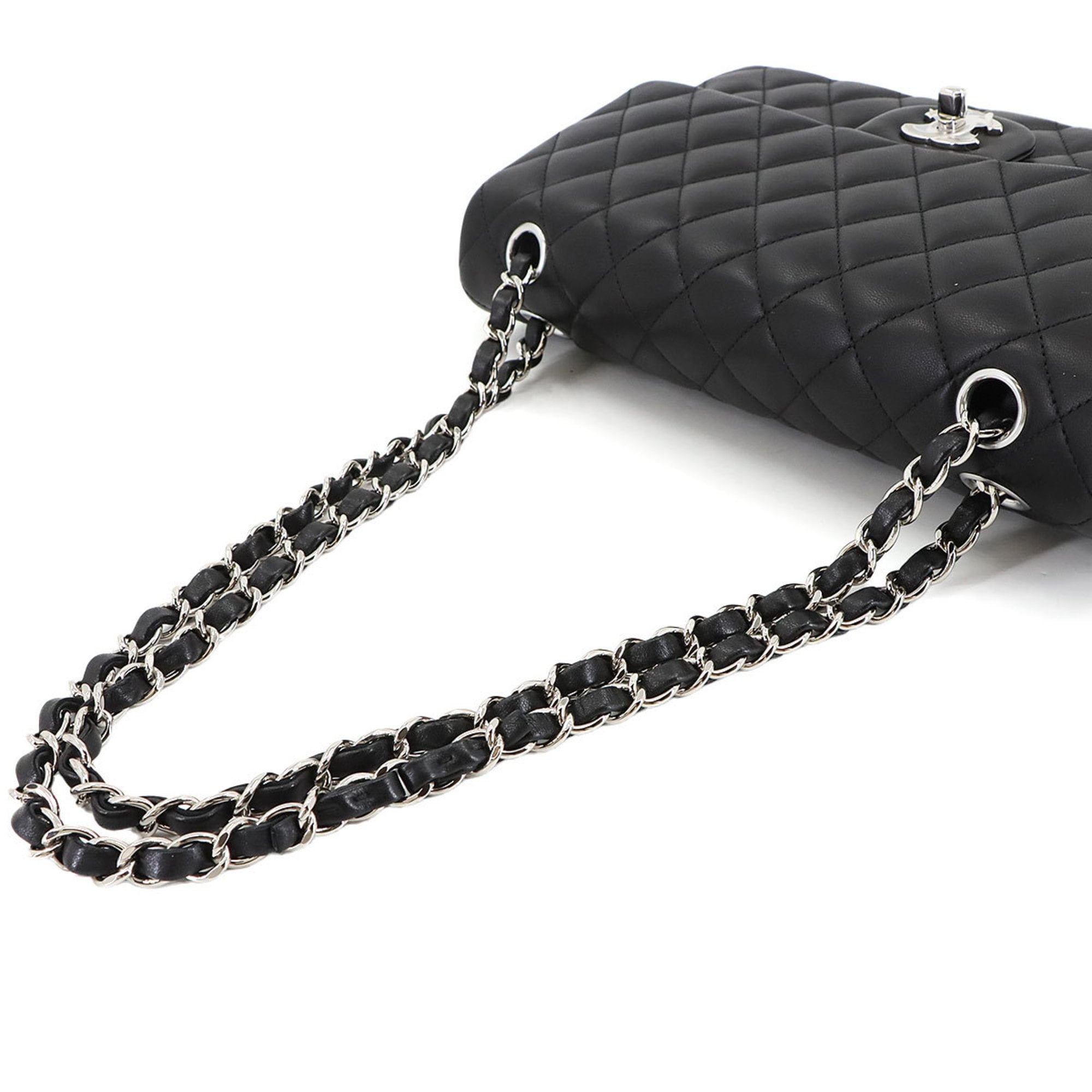 Chanel Black Leather Shoulder Bag (Pre-Owned)