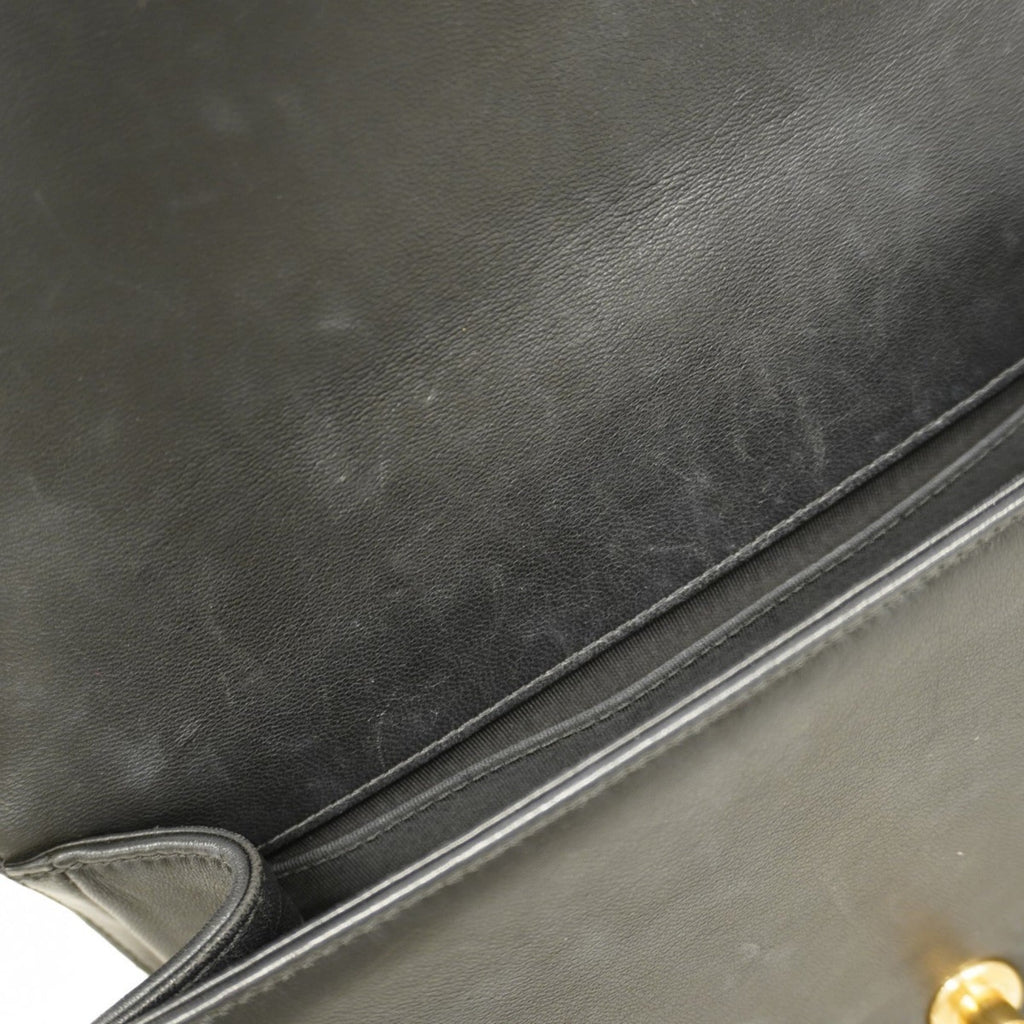 Chanel Black Leather Shoulder Bag (Pre-Owned)
