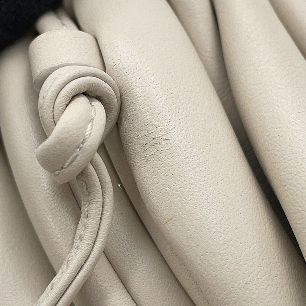 Bottega Veneta Ivory Leather Pouch Shoulder Bag (Pre-Owned)
