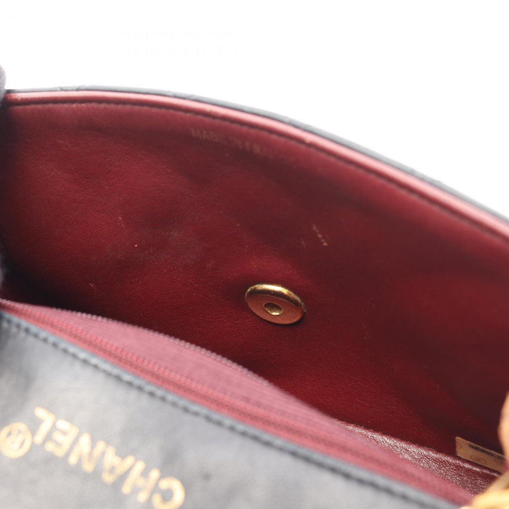 Chanel Black Leather Shoulder Bag (Pre-Owned)