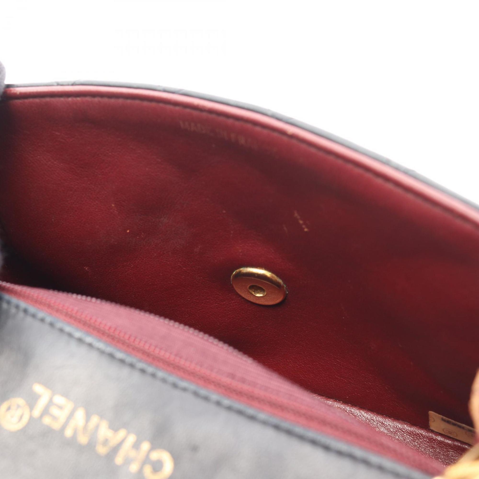 Chanel Black Leather Shoulder Bag (Pre-Owned)