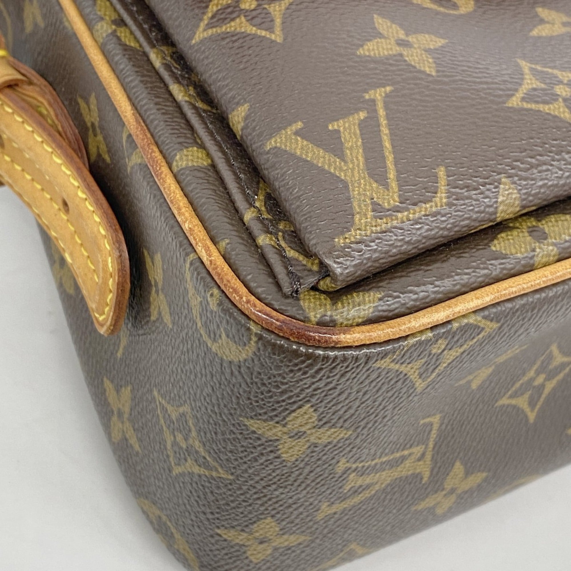 Louis Vuitton Brown Shoulder Bag (Pre-Owned)