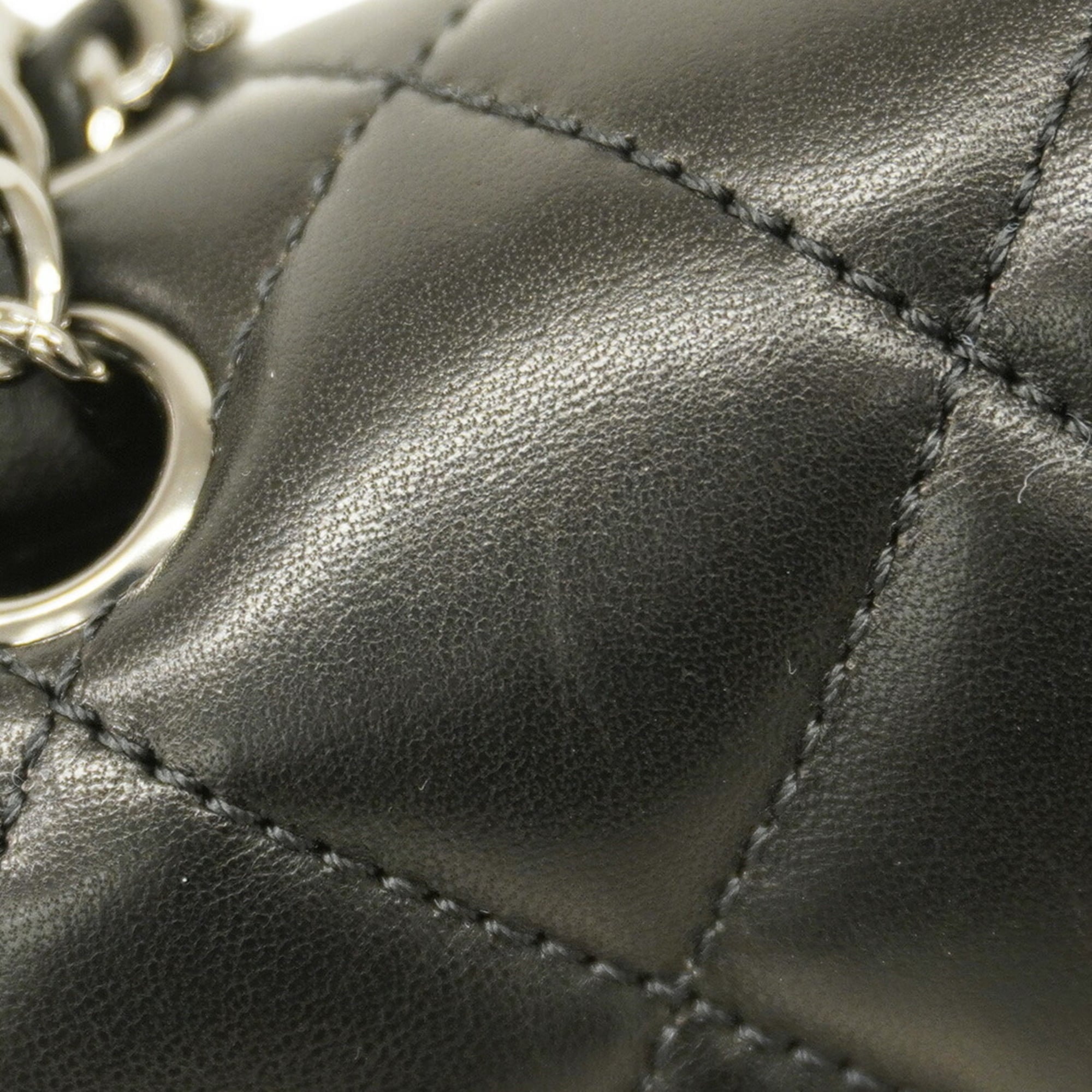Chanel Black Leather Shoulder Bag (Pre-Owned)