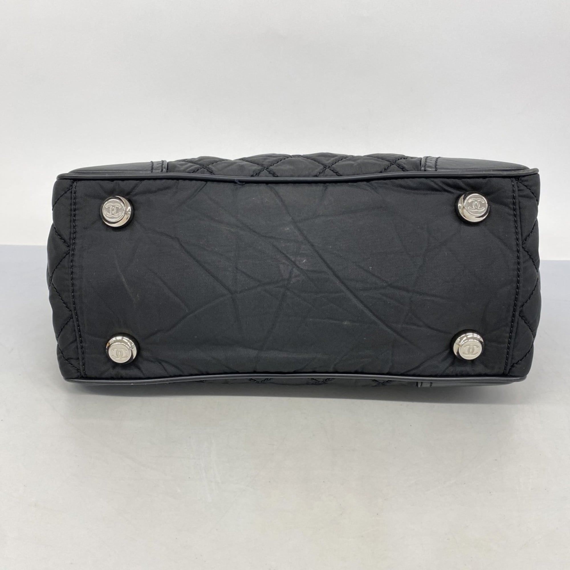 Chanel Black Nylon Tote Bag (Pre-Owned)