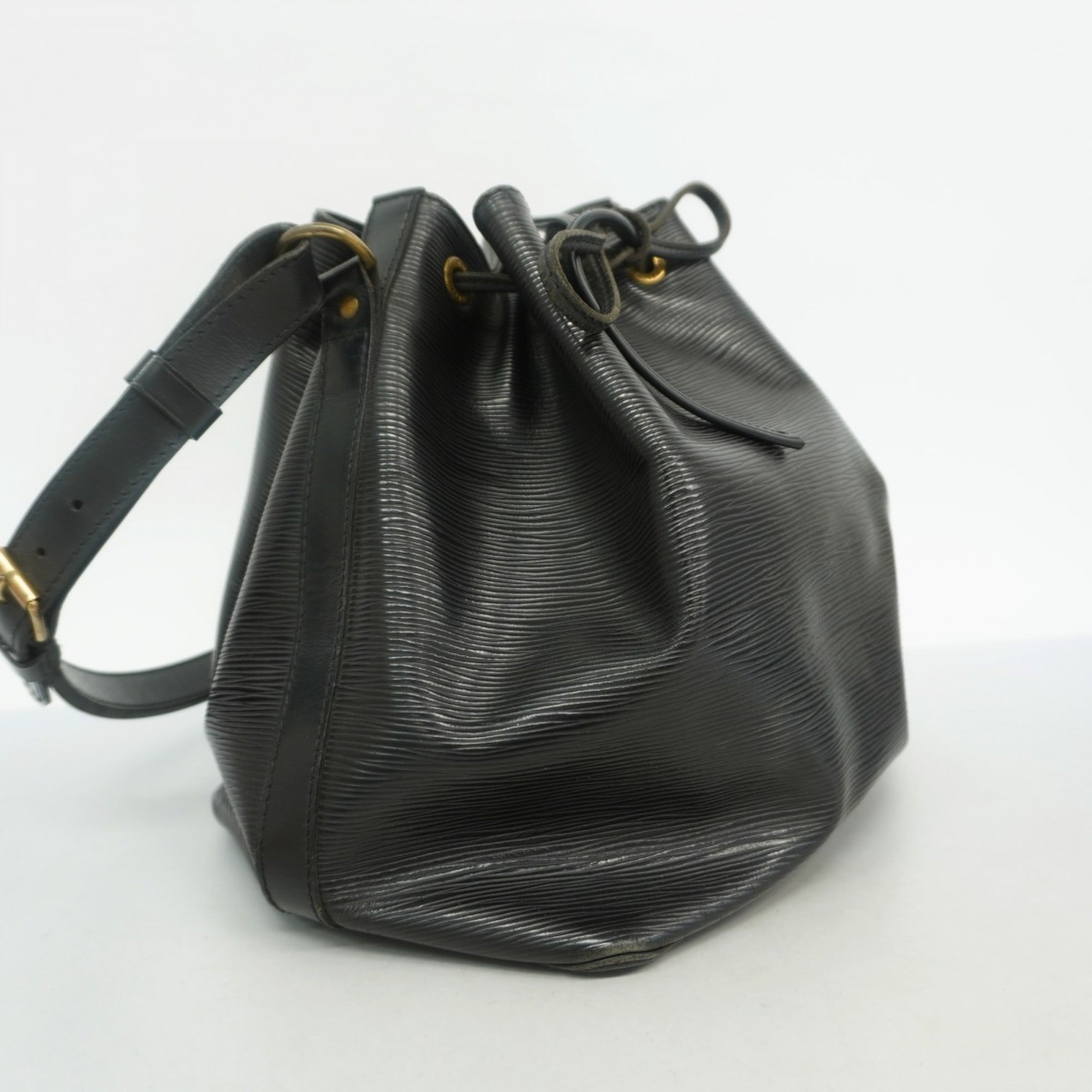 Louis Vuitton Noir Shoulder Bag (Pre-Owned)