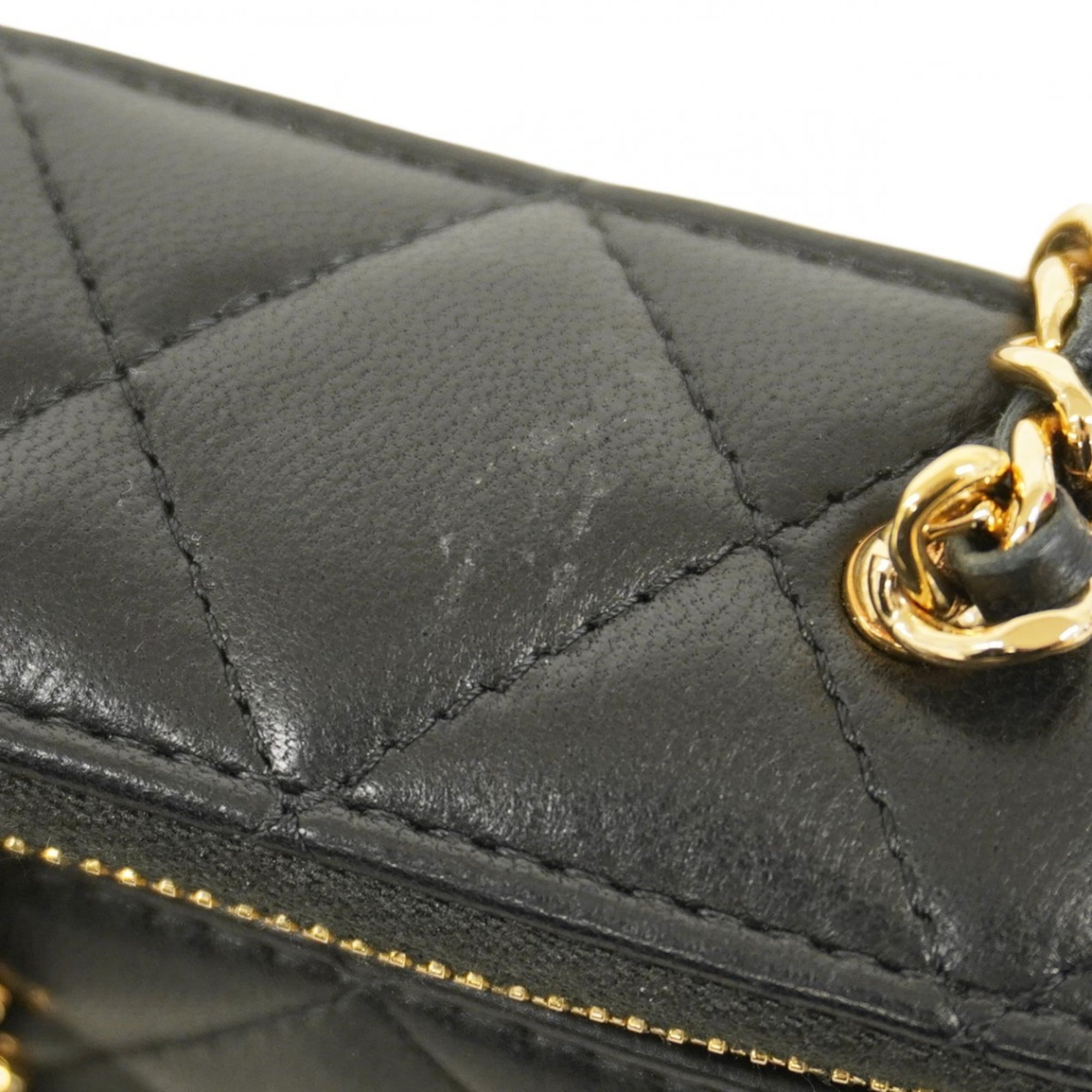 Chanel Black Leather Shoulder Bag (Pre-Owned)
