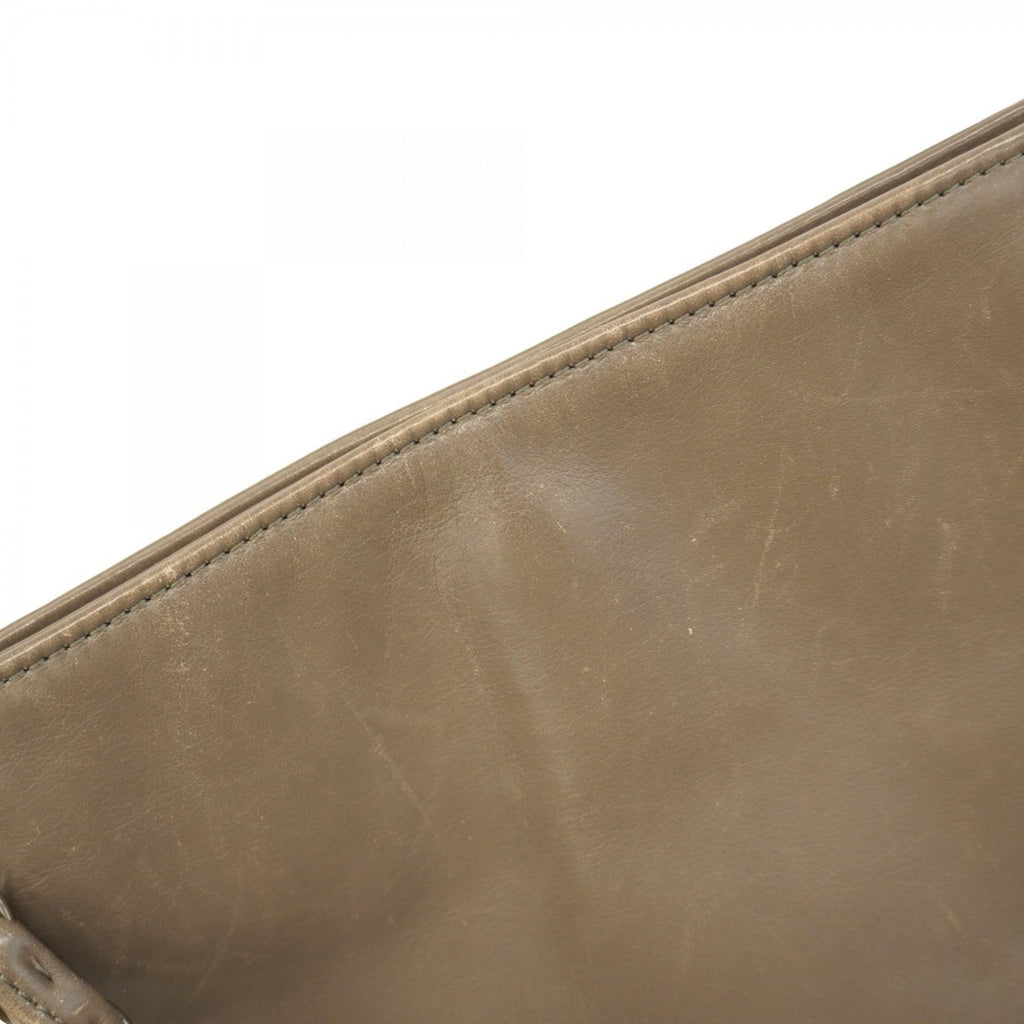 Chanel Gray Leather Shoulder Bag (Pre-Owned)
