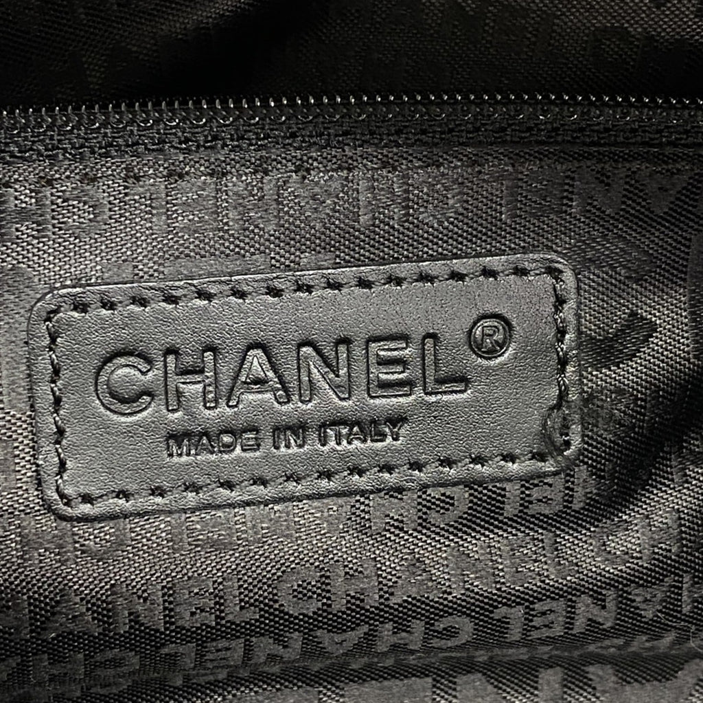 Chanel Black Grained Calfskin Shoulder Bag (Pre-Owned)