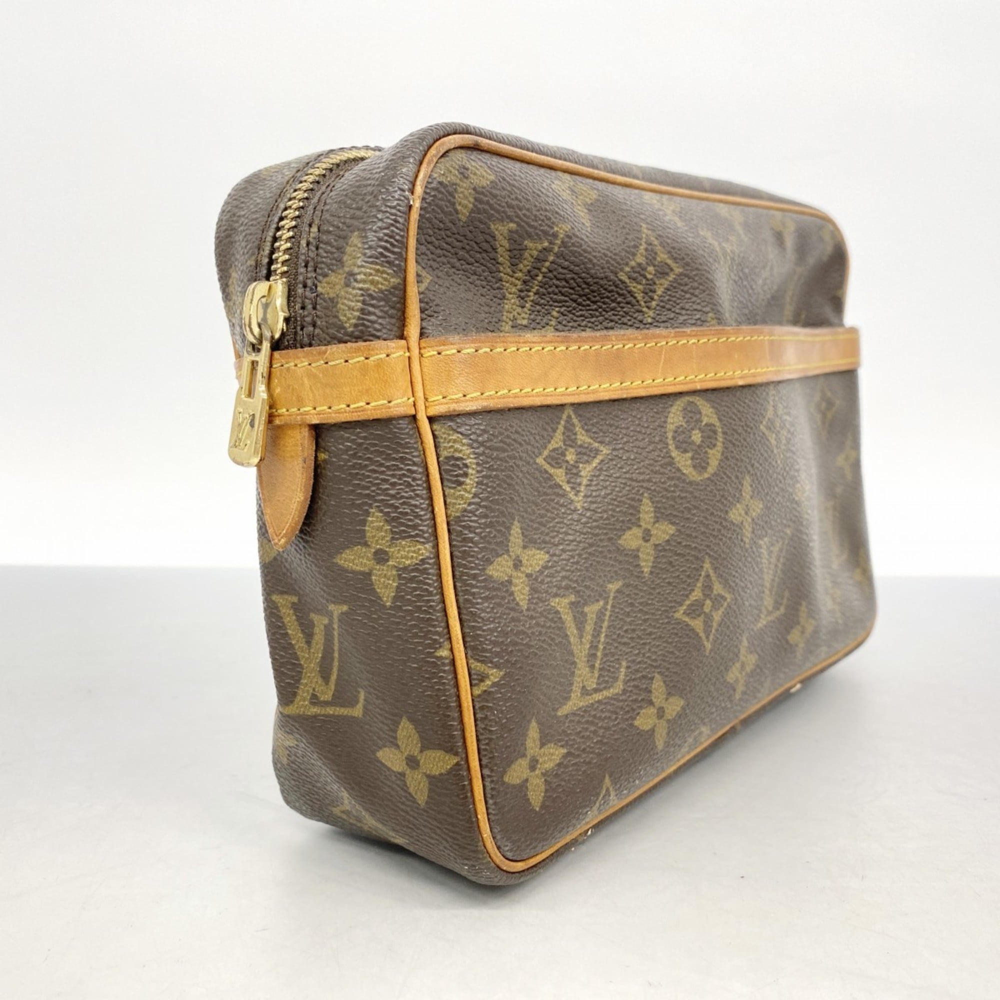Louis Vuitton Brown Clutch Bag (Pre-Owned)