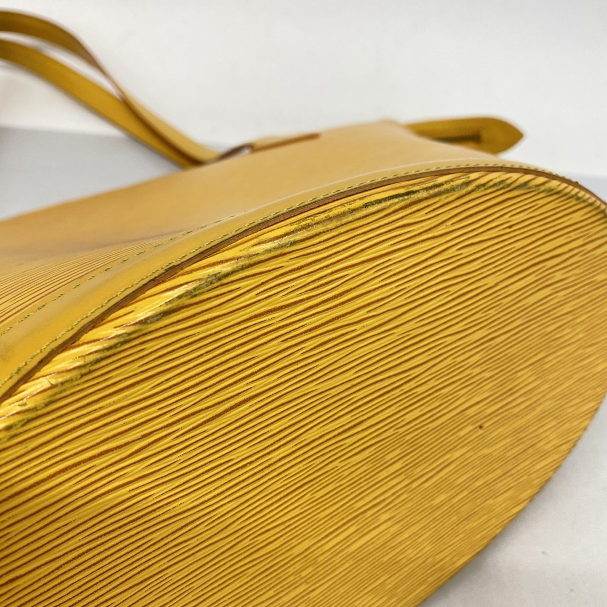 Louis Vuitton Jaune Shoulder Bag (Pre-Owned)