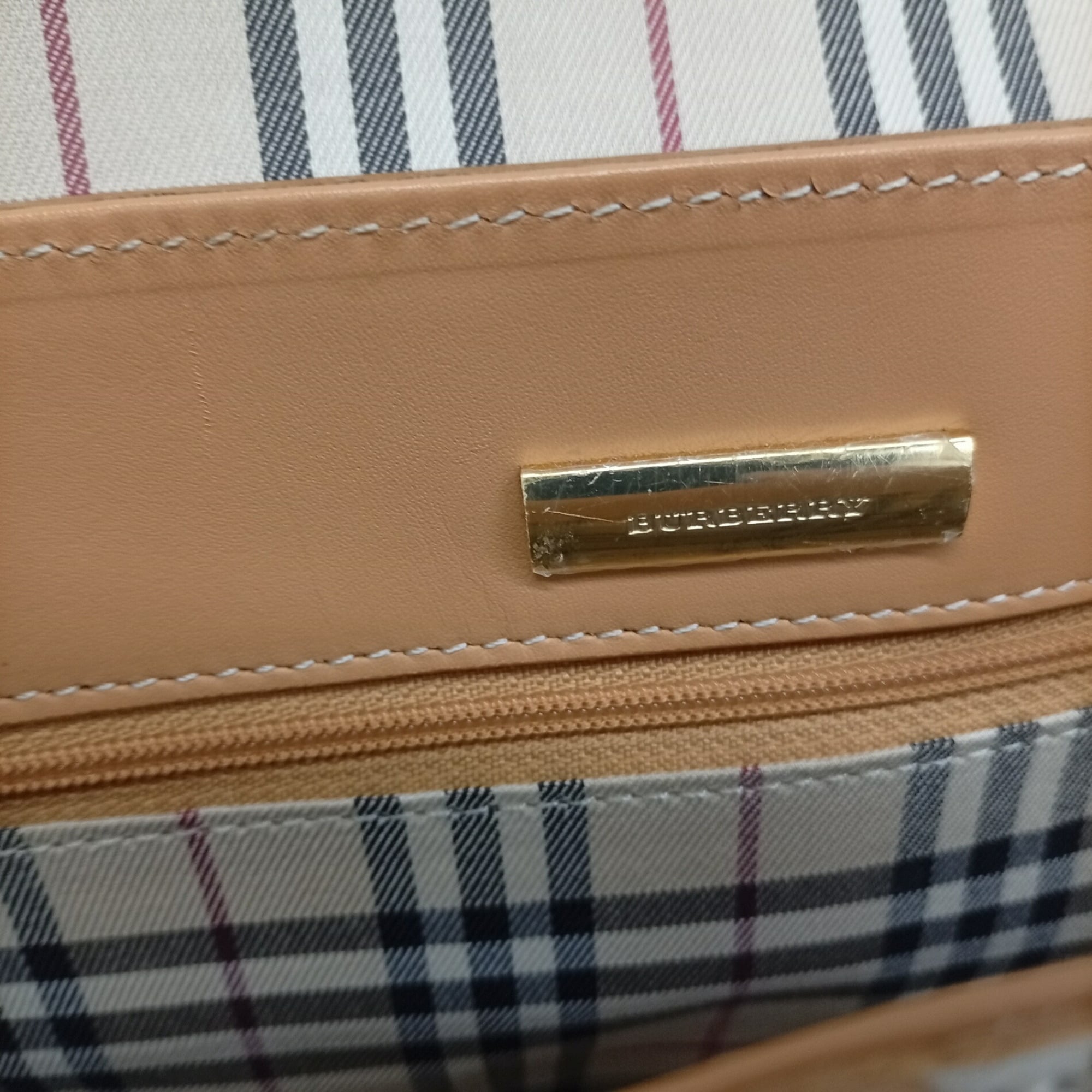Burberry Beige Leather Shoulder Bag (Pre-Owned)