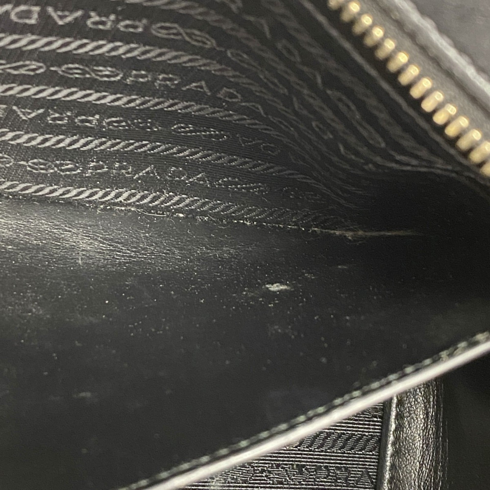 Prada Beige Black Leather Shoulder Bag (Pre-Owned)
