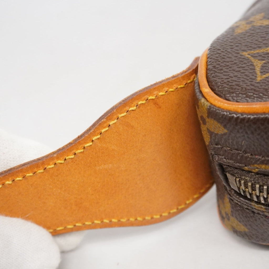 Louis Vuitton Brown Shoulder Bag (Pre-Owned)